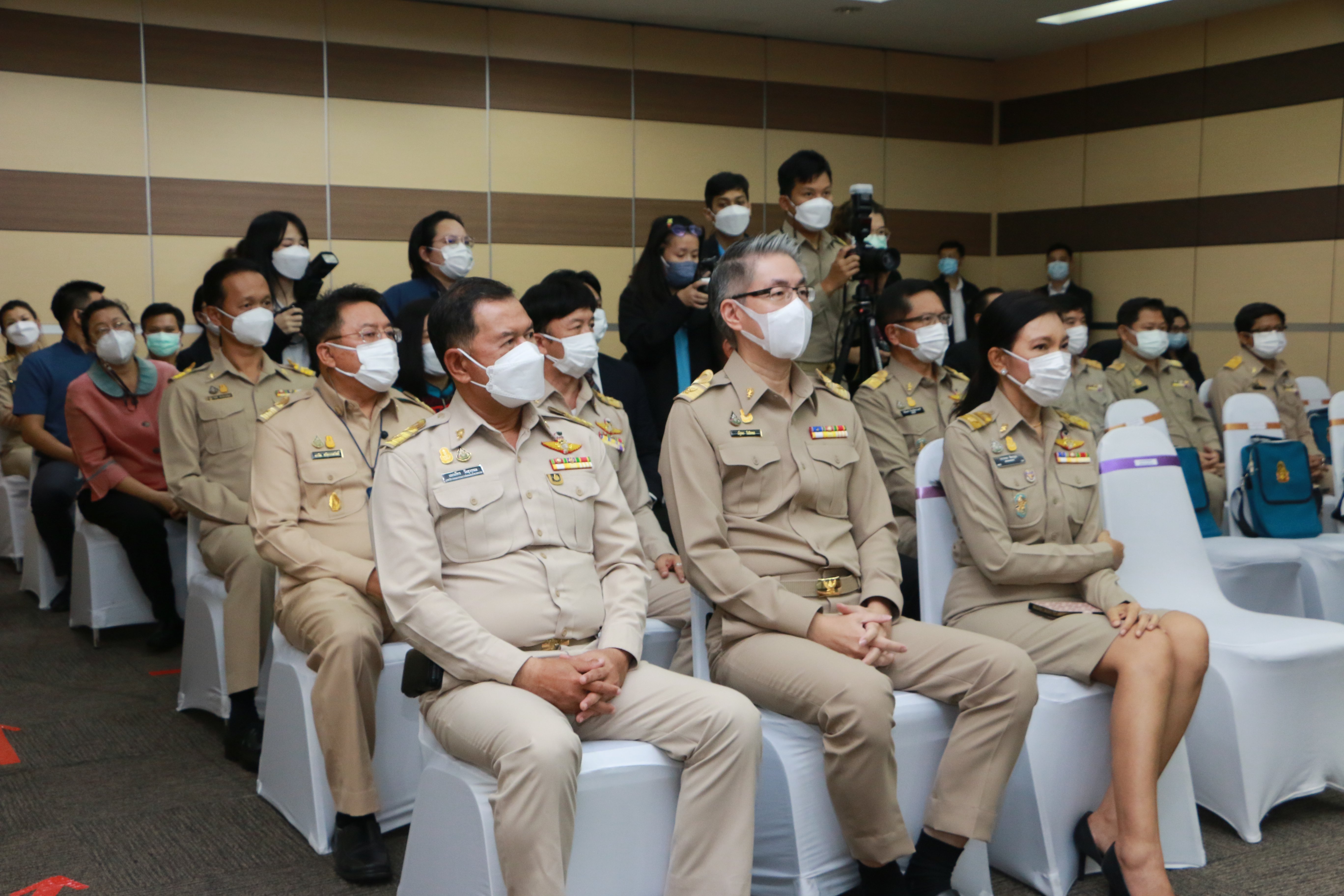 “อธิบดีณัฐพล” ร่วมพิธีมอบเกียรติบัตร และเข็มเชิดชูเกียรติให้แก่ข้าราชการพลเรือนดีเด่นของกระทรวงอุตสาหกรรม ประจำปี 2564