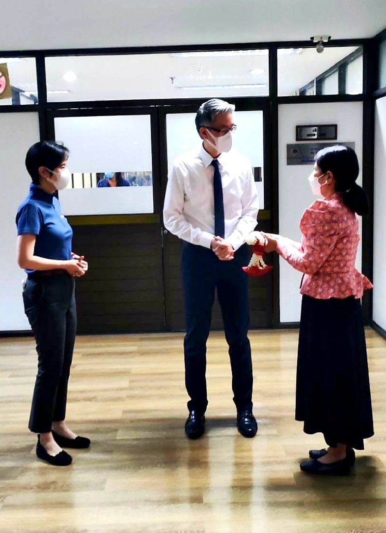 อสอ. และ รสอ.ณัฏฐิญา ให้พรเสริมสิริมงคลคณะ จนท. กองพัฒนาเกษตรอุตสาหกรรม เนื่องในประเพณีสงกรานต์ 65