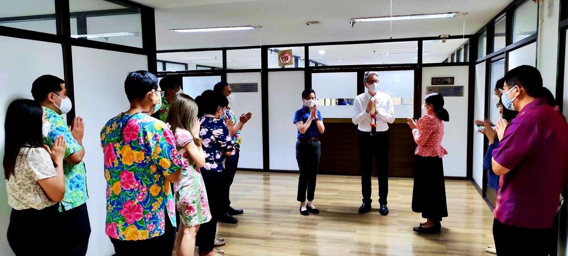 อสอ. และ รสอ.ณัฏฐิญา ให้พรเสริมสิริมงคลคณะ จนท. กองพัฒนาเกษตรอุตสาหกรรม เนื่องในประเพณีสงกรานต์ 65