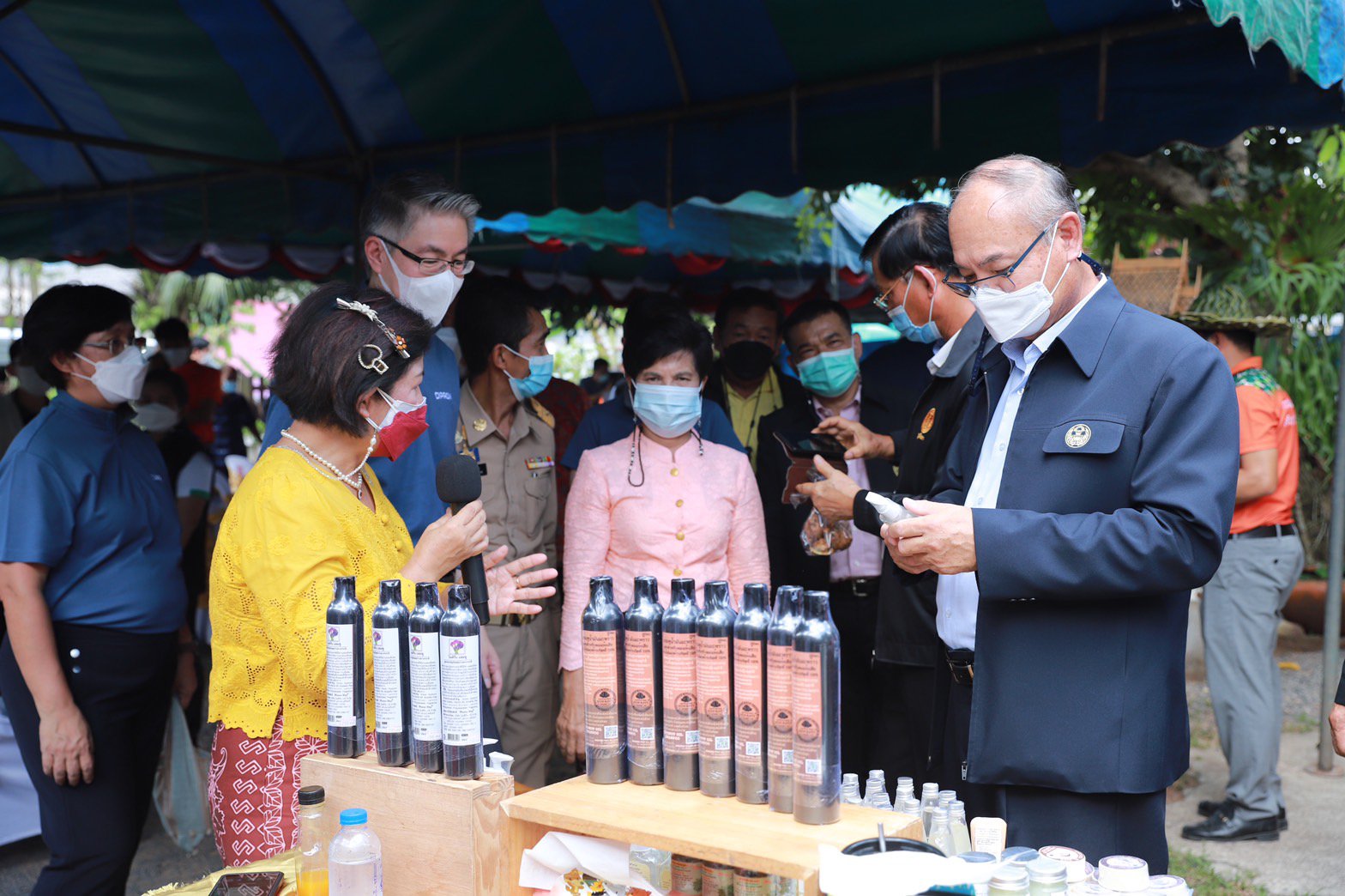 ดีพร้อม นำคณะ ตสร. ลงพื้นที่ติดตามการยกระดับอุตสาหกรรมสมุนไพรไทย พร้อมโชว์ต้นแบบความสำเร็จการสร้างมูลค่าเพิ่มขมิ้นชันสู่เชิงพาณิชย์
