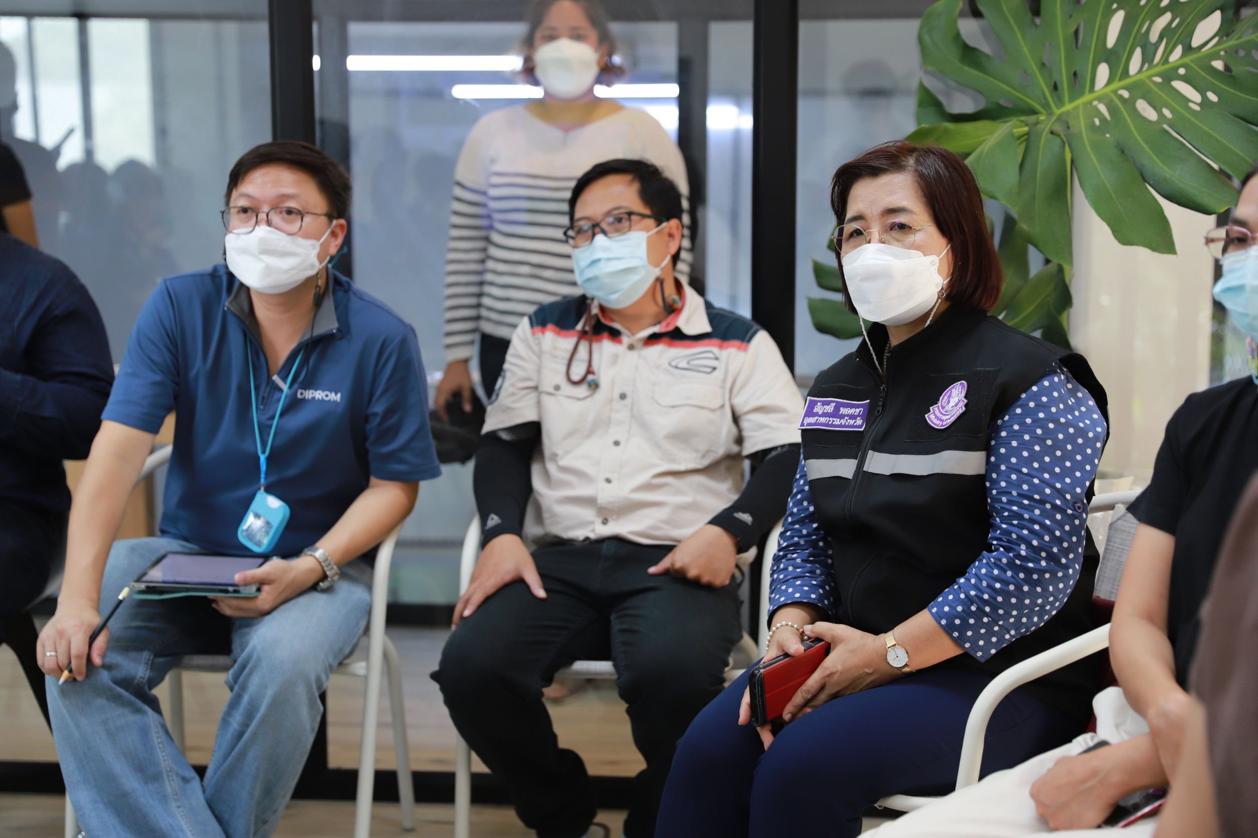 ดีพร้อม ลงพื้นที่เยี่ยมชมสถานประกอบการแปรรูปกล้วยและมะม่วงจากแหล่งผลิตพันธุ์ดีของสุโขทัย