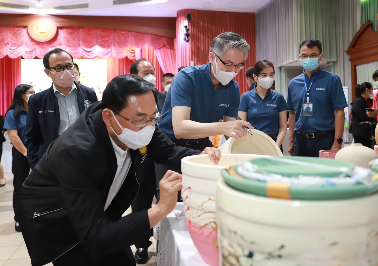 “ดีพร้อม” ลุยฝึกอาชีพระยะสั้น สร้างอาชีพ-รายได้ชาวปากน้ำโพ คาดฟื้นเศรษฐกิจฐานรากและสร้างรายได้เสริมเพิ่มขึ้นกว่า 5 เท่า