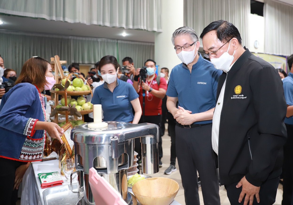 “ดีพร้อม” ลุยฝึกอาชีพระยะสั้น สร้างอาชีพ-รายได้ชาวปากน้ำโพ คาดฟื้นเศรษฐกิจฐานรากและสร้างรายได้เสริมเพิ่มขึ้นกว่า 5 เท่า