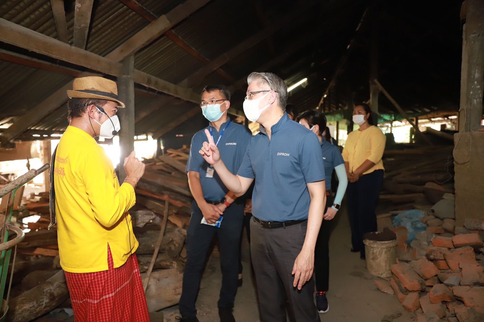 ดีพร้อม โชว์ผลสำเร็จพัฒนาผลิตภัณฑ์อย่างสร้างสรรค์ พร้อมชูบ้านมอญสุดยอดเครื่องปั้นดินเผา