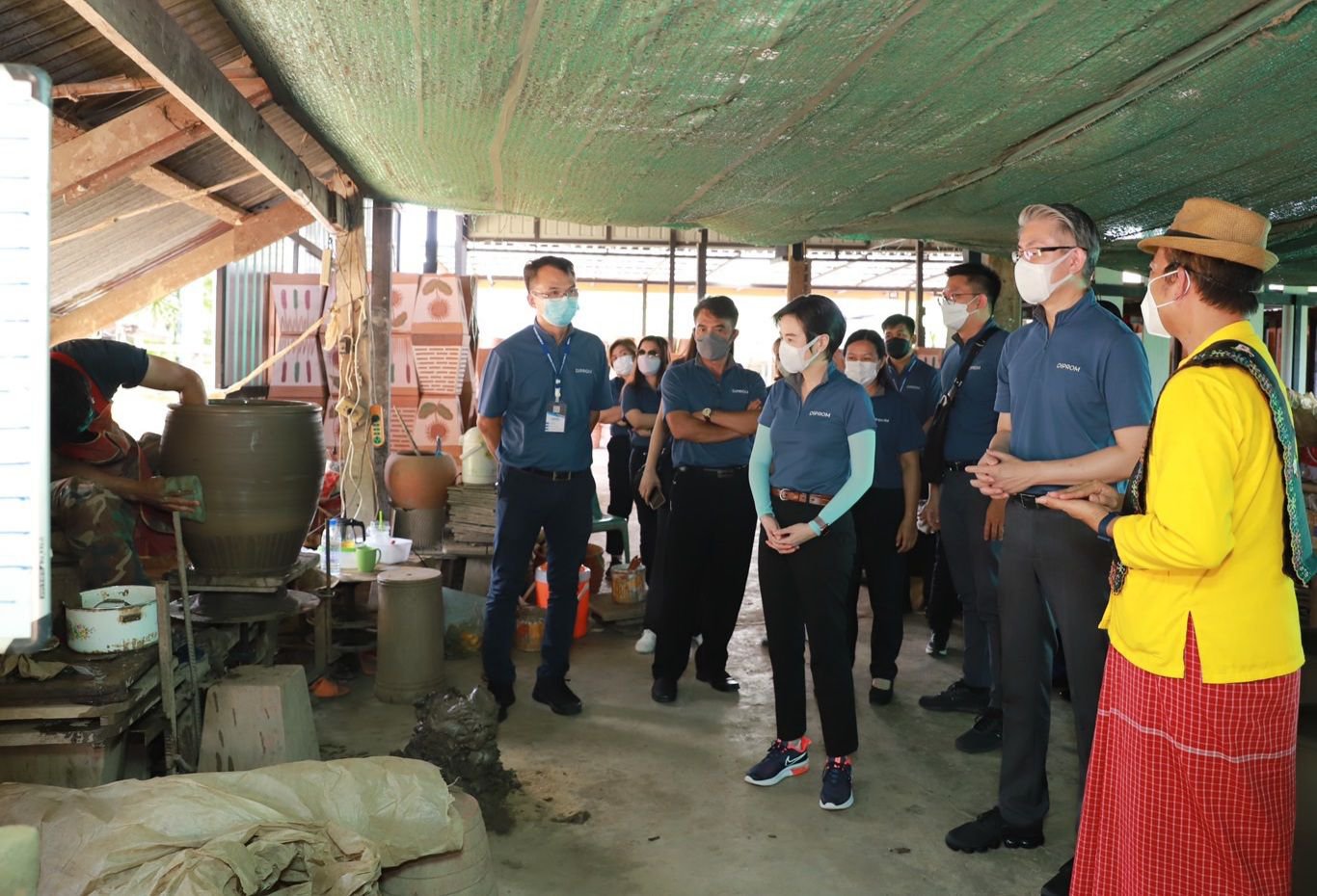 ดีพร้อม โชว์ผลสำเร็จพัฒนาผลิตภัณฑ์อย่างสร้างสรรค์ พร้อมชูบ้านมอญสุดยอดเครื่องปั้นดินเผา