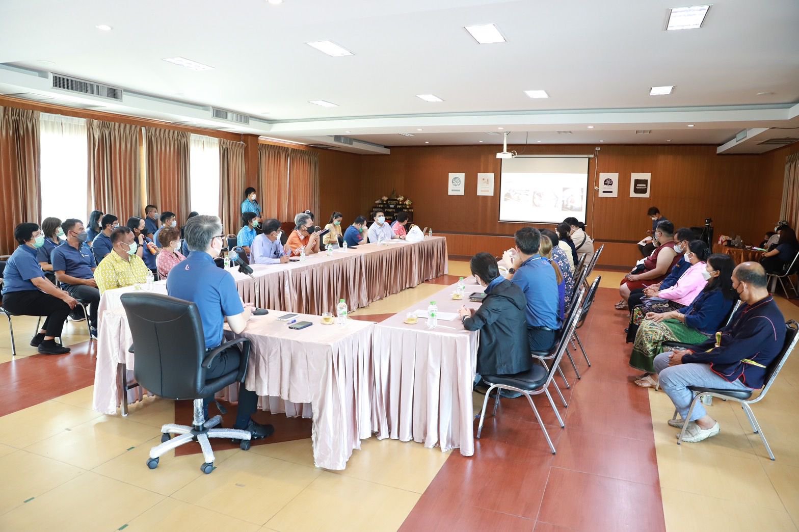 “อธิบดีณัฐพล” นำคณะสื่อมวลชน ลงพื้นที่เยี่ยมชมต้นแบบชุมชนสร้างสรรค์แบรนด์จากอัตลักษณ์พื้นถิ่น พร้อมเยี่ยมชมการสาธิตโดรนเพื่อการเกษตรอุตสาหกรรม 