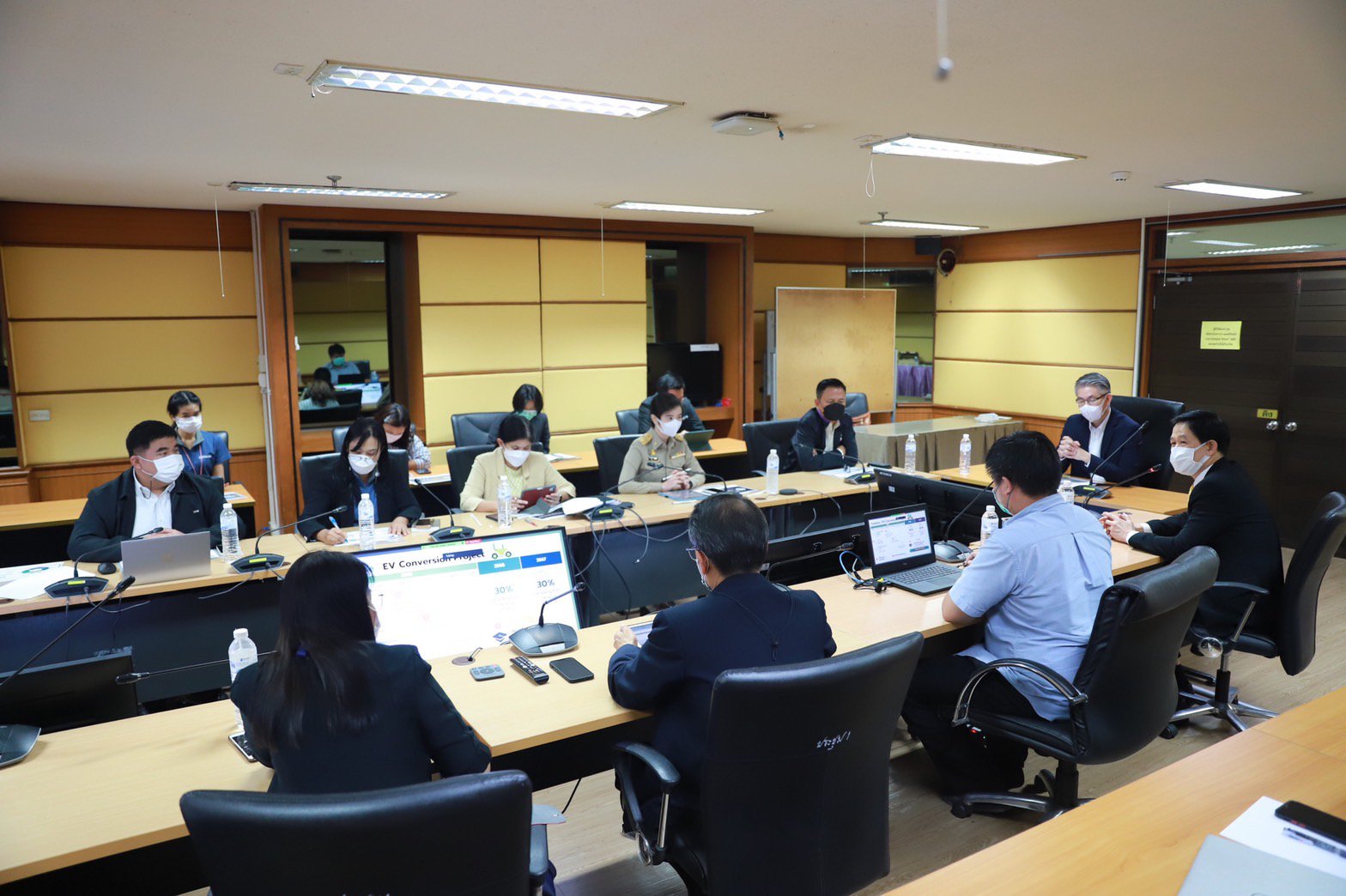 “ดีพร้อม” พิจารณากรอบความร่วมมือ EV Conversion Project ผนึกกำลังร่วมกับ กฟผ.แม่เมาะ  สนับสนุนอุตฯ รถยนต์ไฟฟ้าดัดแปลง