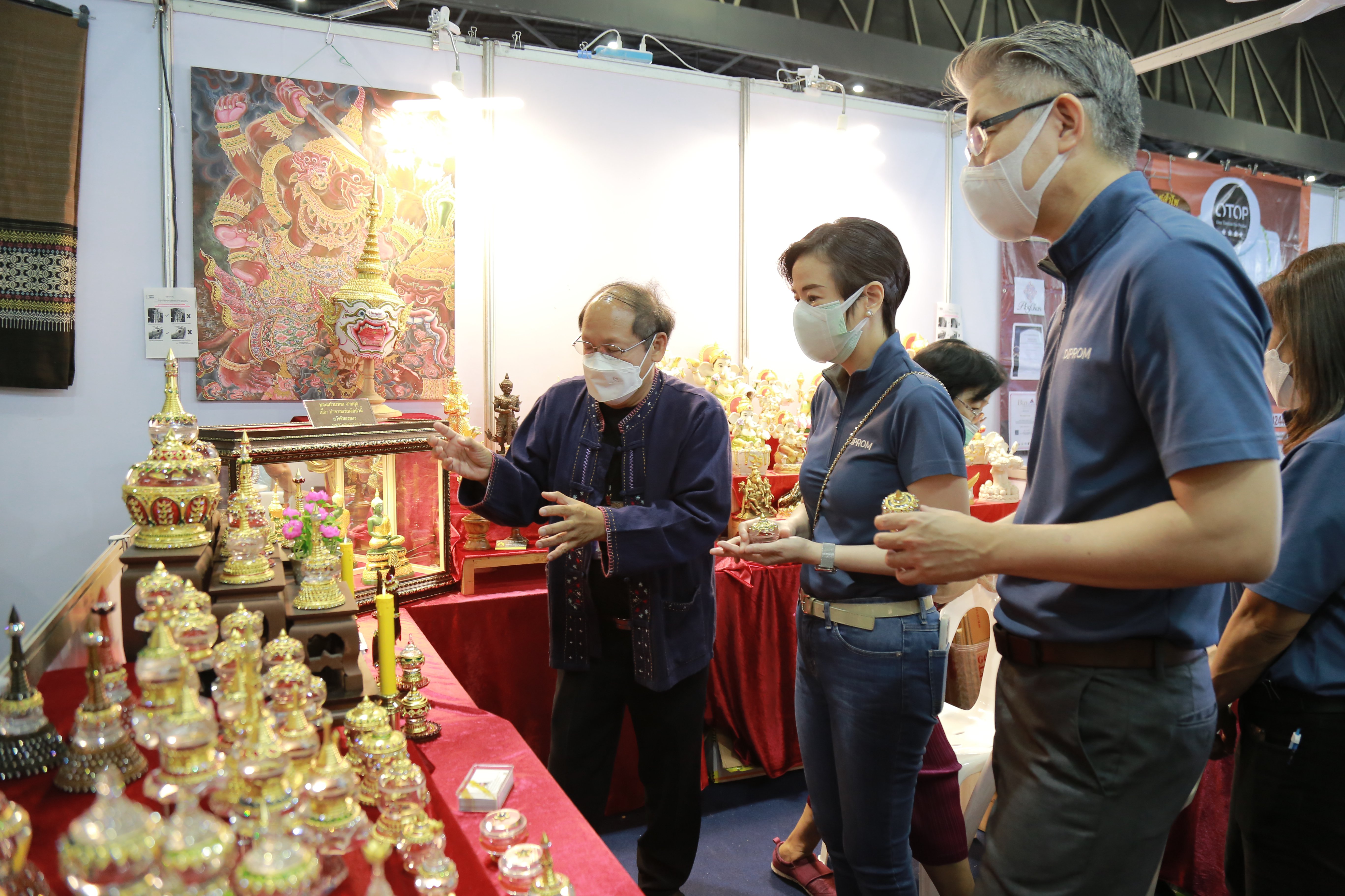 "อธิบดีณัฐพล” สั่งการ ดีพร้อม ชง “ชุมชน DIPROM” โชว์ฝีมือในงาน OTOP Midyear 2022 เต็มที่ในพิธีเปิดพรุ่งนี้ ผนึกกำลัง คนชุมชนดีพร้อม 52 ราย เข้าทดสอบตลาดอิมแพค เมืองทองธานี หวังสร้างรายได้ กระตุ้นเศรษฐกิจชุมชนฐานราก