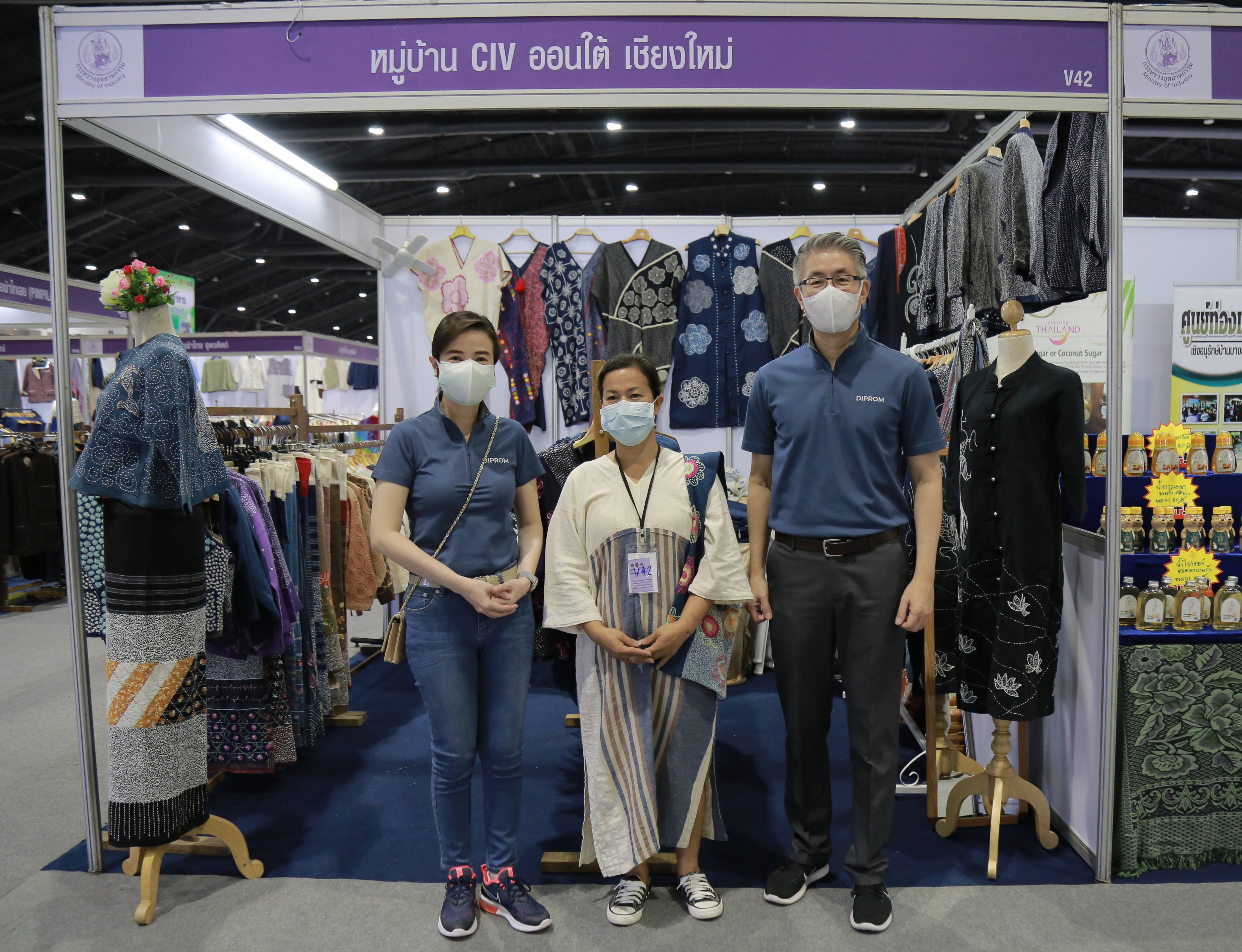"อธิบดีณัฐพล” สั่งการ ดีพร้อม ชง “ชุมชน DIPROM” โชว์ฝีมือในงาน OTOP Midyear 2022 เต็มที่ในพิธีเปิดพรุ่งนี้ ผนึกกำลัง คนชุมชนดีพร้อม 52 ราย เข้าทดสอบตลาดอิมแพค เมืองทองธานี หวังสร้างรายได้ กระตุ้นเศรษฐกิจชุมชนฐานราก