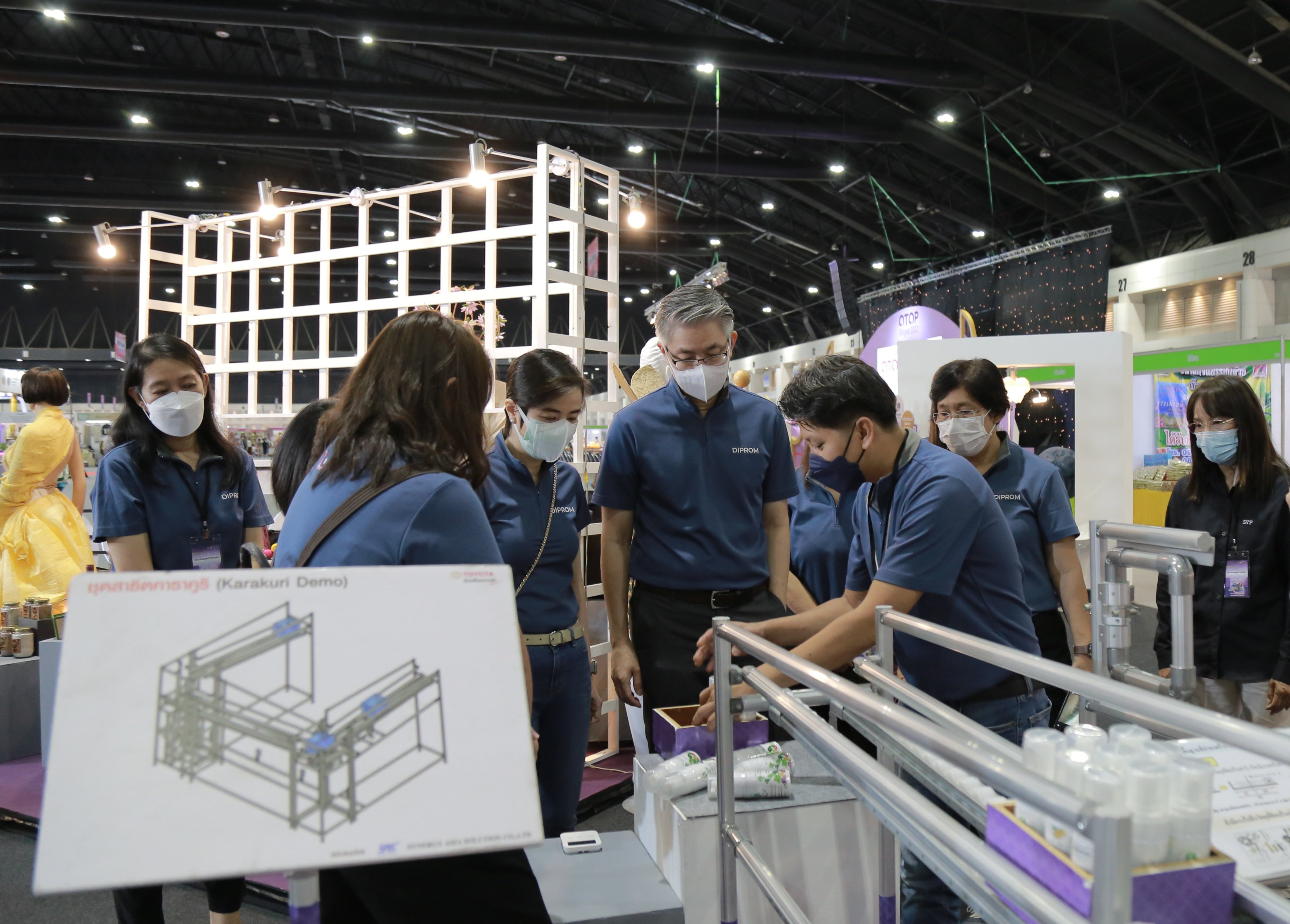 "อธิบดีณัฐพล” สั่งการ ดีพร้อม ชง “ชุมชน DIPROM” โชว์ฝีมือในงาน OTOP Midyear 2022 เต็มที่ในพิธีเปิดพรุ่งนี้ ผนึกกำลัง คนชุมชนดีพร้อม 52 ราย เข้าทดสอบตลาดอิมแพค เมืองทองธานี หวังสร้างรายได้ กระตุ้นเศรษฐกิจชุมชนฐานราก