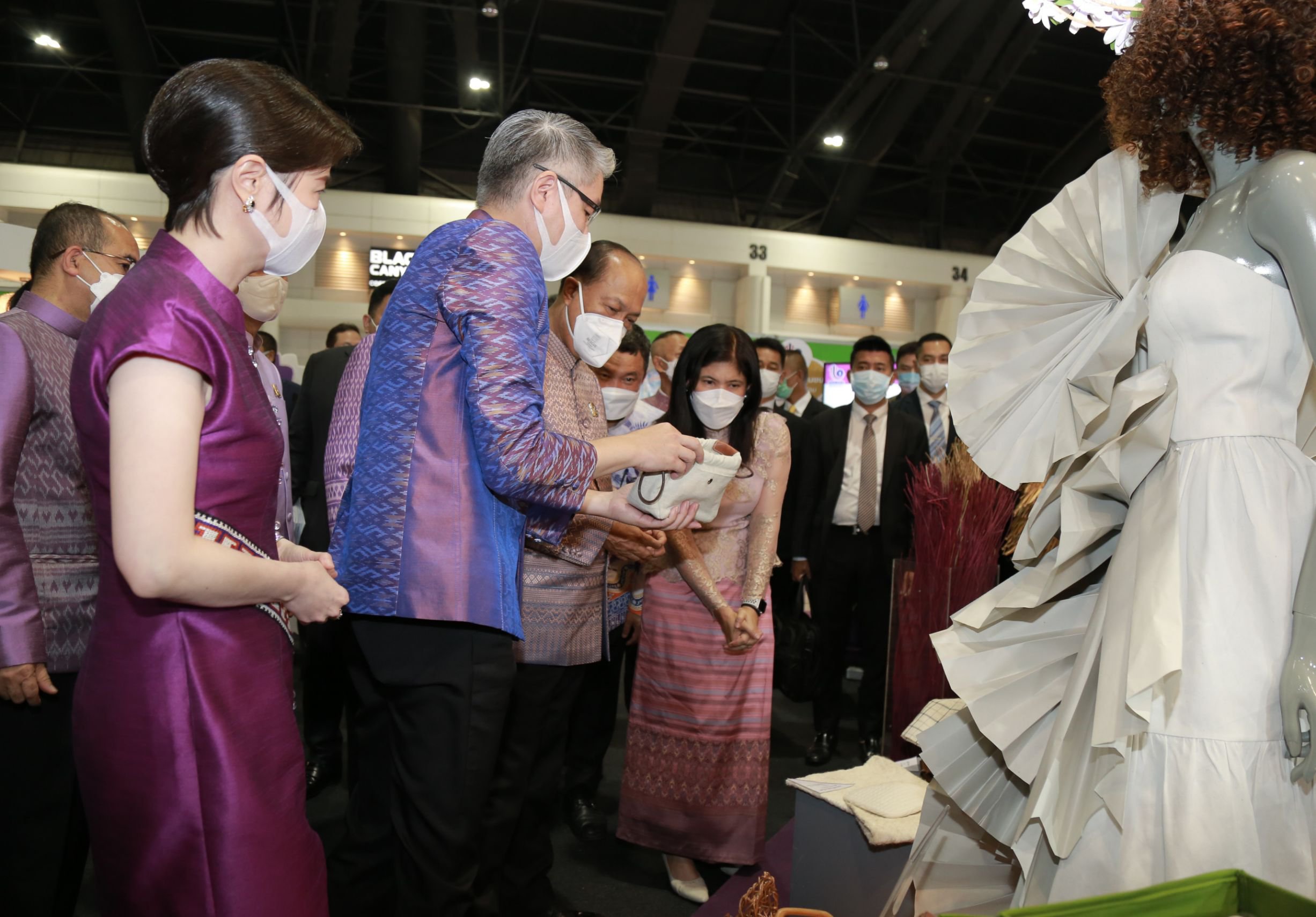 มท.1 เปิดบูธแรก “ชุมชน DIPROM “ พันธมิตรจัดงาน OTOP MIDYEAR 2022 ชมอธิบดีณัฐพล เปลี่ยนวิถีใหม่ ปรุง 7 วิธี ปั้นชุมชนดีพร้อม ร่วมซักซ้อมฝึกอาชีพระยะสั้น คัดสรรสุดยอดผลิตภัณฑ์ชุมชน เร่งเครื่องยนต์ฐานราก กระตุ้นตลาดกลางปี