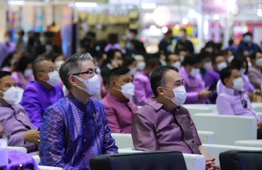 มท.1 เปิดบูธแรก “ชุมชน DIPROM “ พันธมิตรจัดงาน OTOP MIDYEAR 2022 ชมอธิบดีณัฐพล เปลี่ยนวิถีใหม่ ปรุง 7 วิธี ปั้นชุมชนดีพร้อม ร่วมซักซ้อมฝึกอาชีพระยะสั้น คัดสรรสุดยอดผลิตภัณฑ์ชุมชน เร่งเครื่องยนต์ฐานราก กระตุ้นตลาดกลางปี