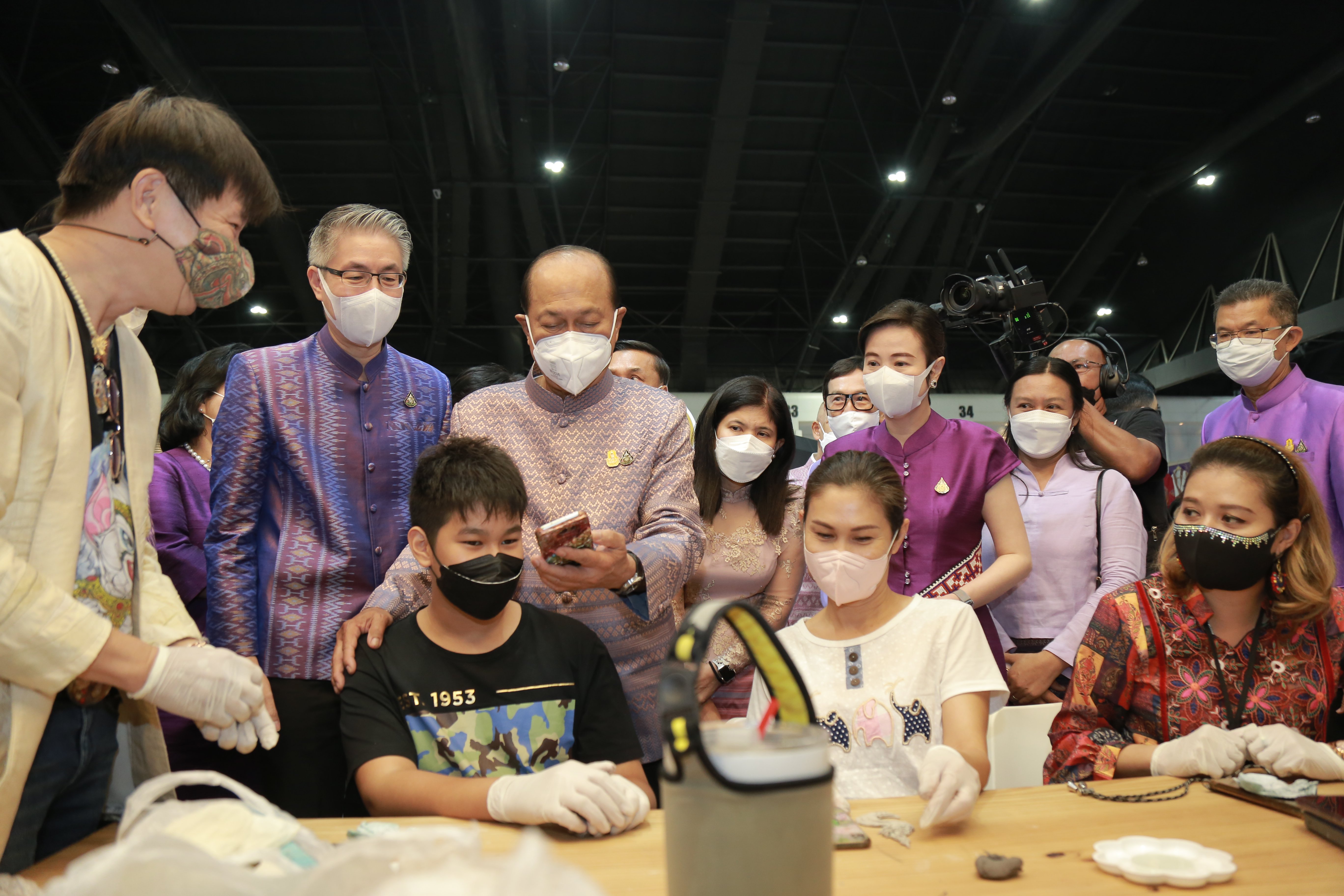 มท.1 เปิดบูธแรก “ชุมชน DIPROM “ พันธมิตรจัดงาน OTOP MIDYEAR 2022 ชมอธิบดีณัฐพล เปลี่ยนวิถีใหม่ ปรุง 7 วิธี ปั้นชุมชนดีพร้อม ร่วมซักซ้อมฝึกอาชีพระยะสั้น คัดสรรสุดยอดผลิตภัณฑ์ชุมชน เร่งเครื่องยนต์ฐานราก กระตุ้นตลาดกลางปี