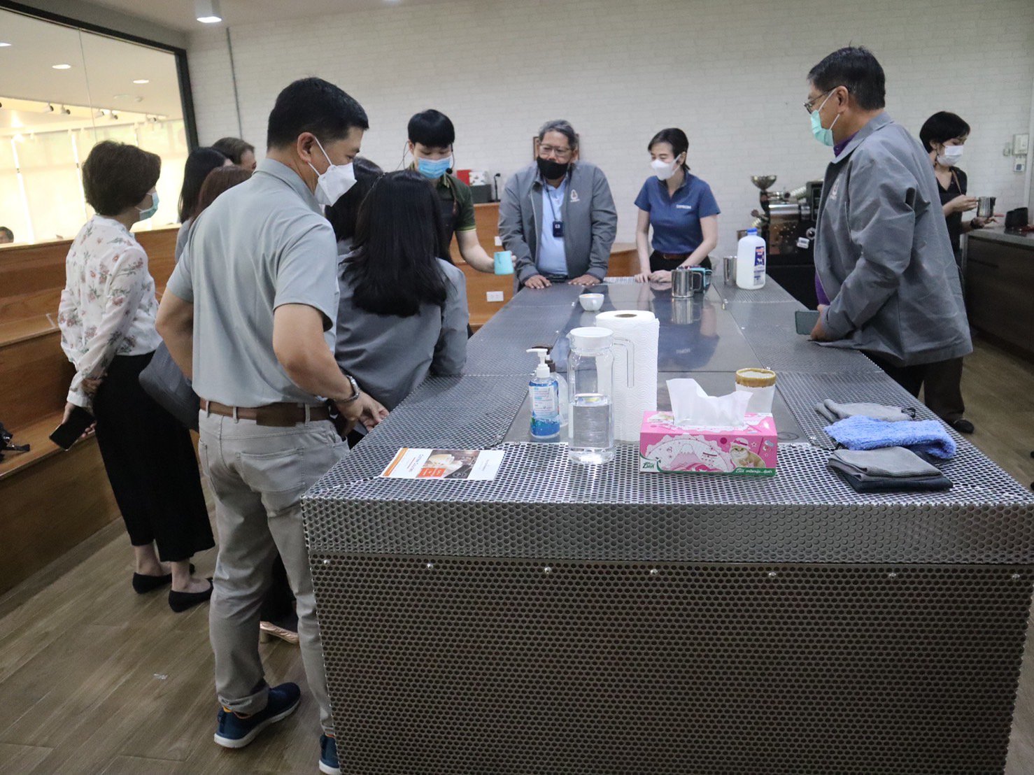 รสอ.ณัฏฐิญาฯ นำทีมคณะที่ปรึกษาผู้ทรงคุณวุฒิภาคราชการ พาชม Big Brother ดีพร้อม The Coffeenery ศูนย์เรียนรู้กาแฟพานาคอฟฟี่ 