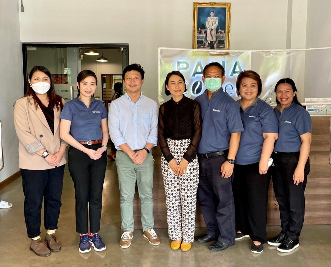 รสอ.ณัฏฐิญาฯ นำทีมคณะที่ปรึกษาผู้ทรงคุณวุฒิภาคราชการ พาชม Big Brother ดีพร้อม The Coffeenery ศูนย์เรียนรู้กาแฟพานาคอฟฟี่ 