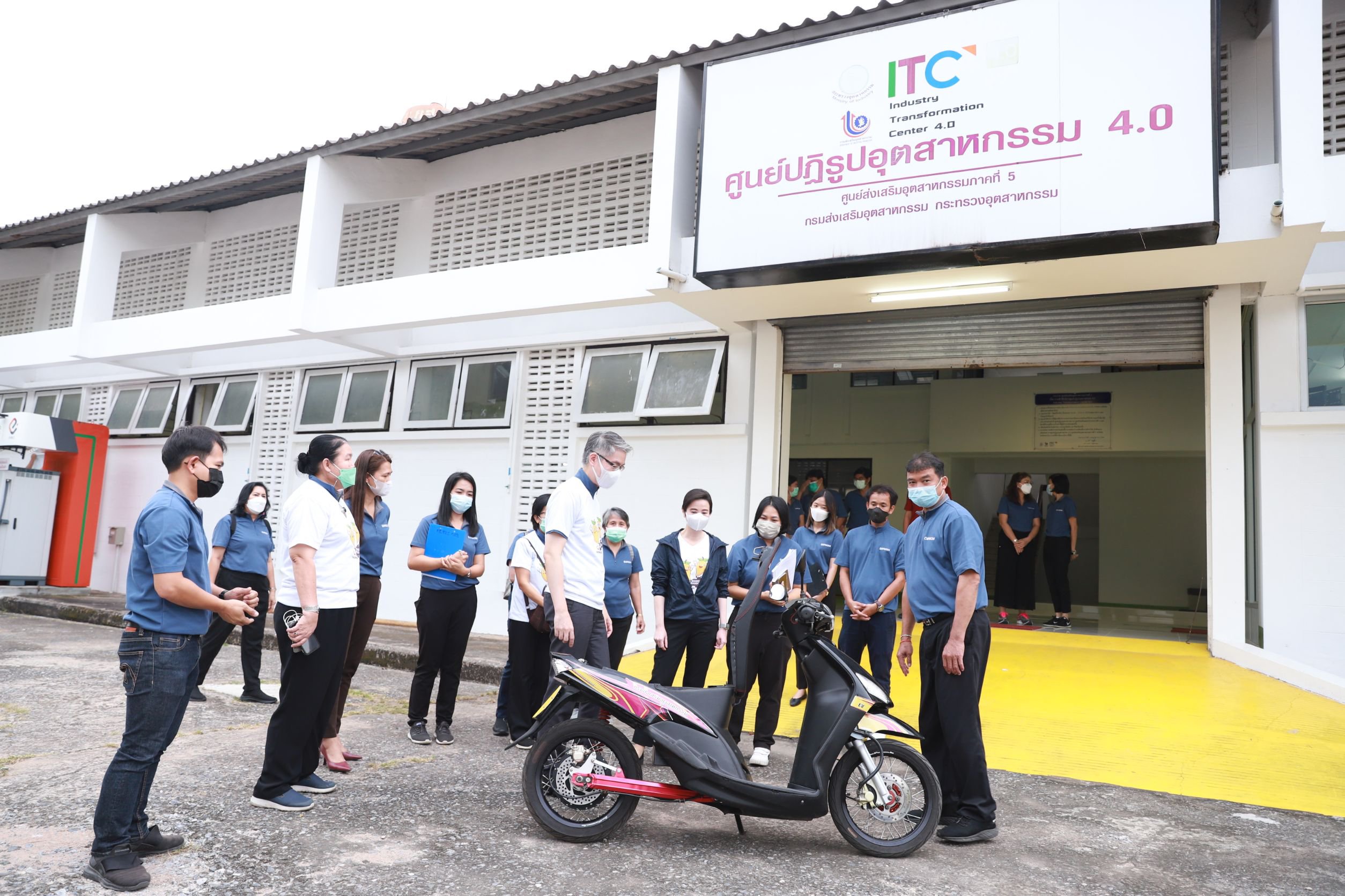 “อธิบดีณัฐพล” ลงพื้นที่ขอนแก่น ตรวจเยี่ยมและมอบแนวทางการปฏิบัติงานแก่บุคลากรดีพร้อมเซ็นเตอร์ 5 