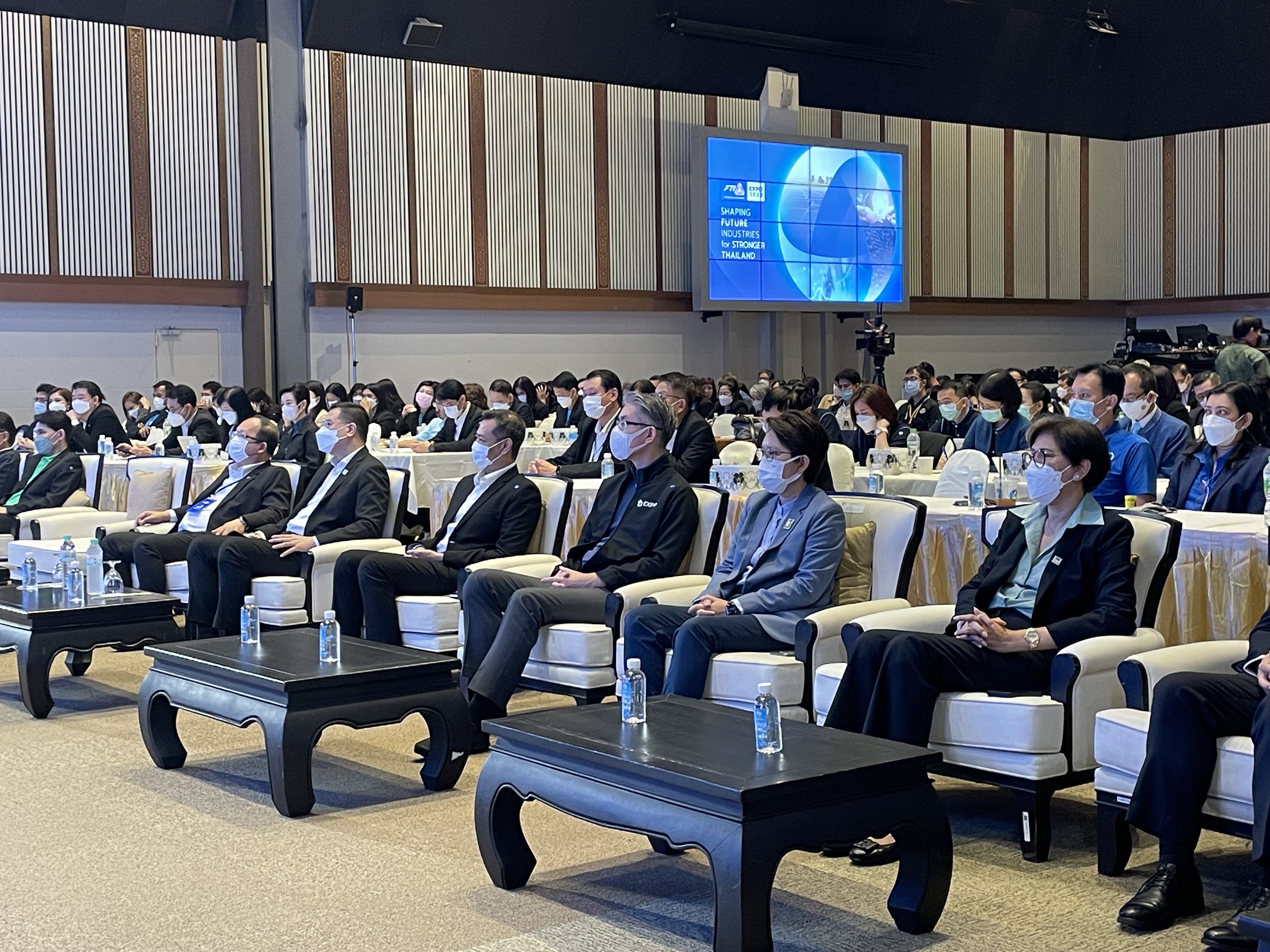 “อธิบดีณัฐพล” นำคณะ รมว. คลัง เยี่ยมชมบูธดีพร้อม ภายในงาน "FTI EXPO 2022"