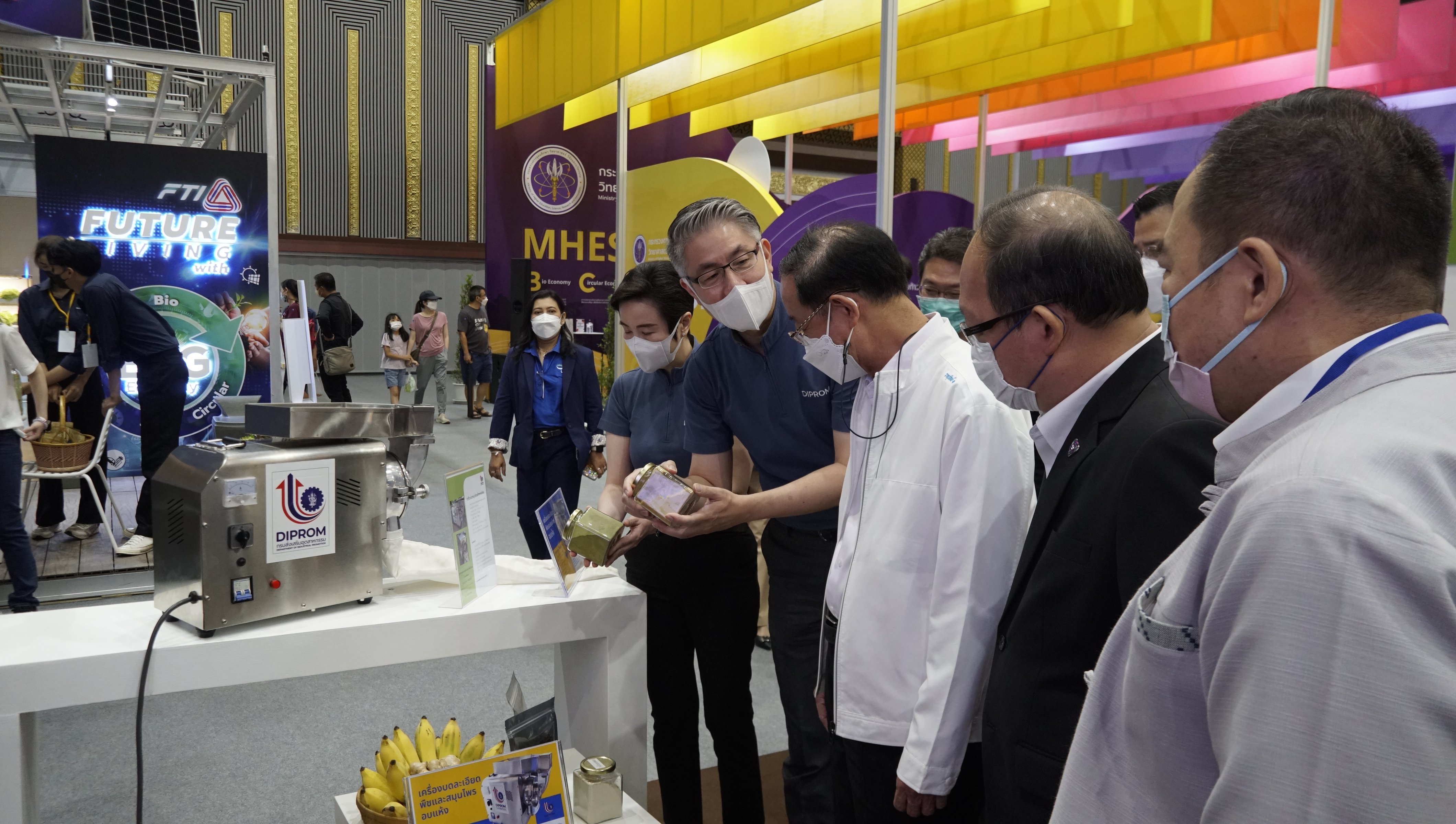 “อธิบดีณัฐพล” นำคณะ รมว. คลัง เยี่ยมชมบูธดีพร้อม ภายในงาน "FTI EXPO 2022"
