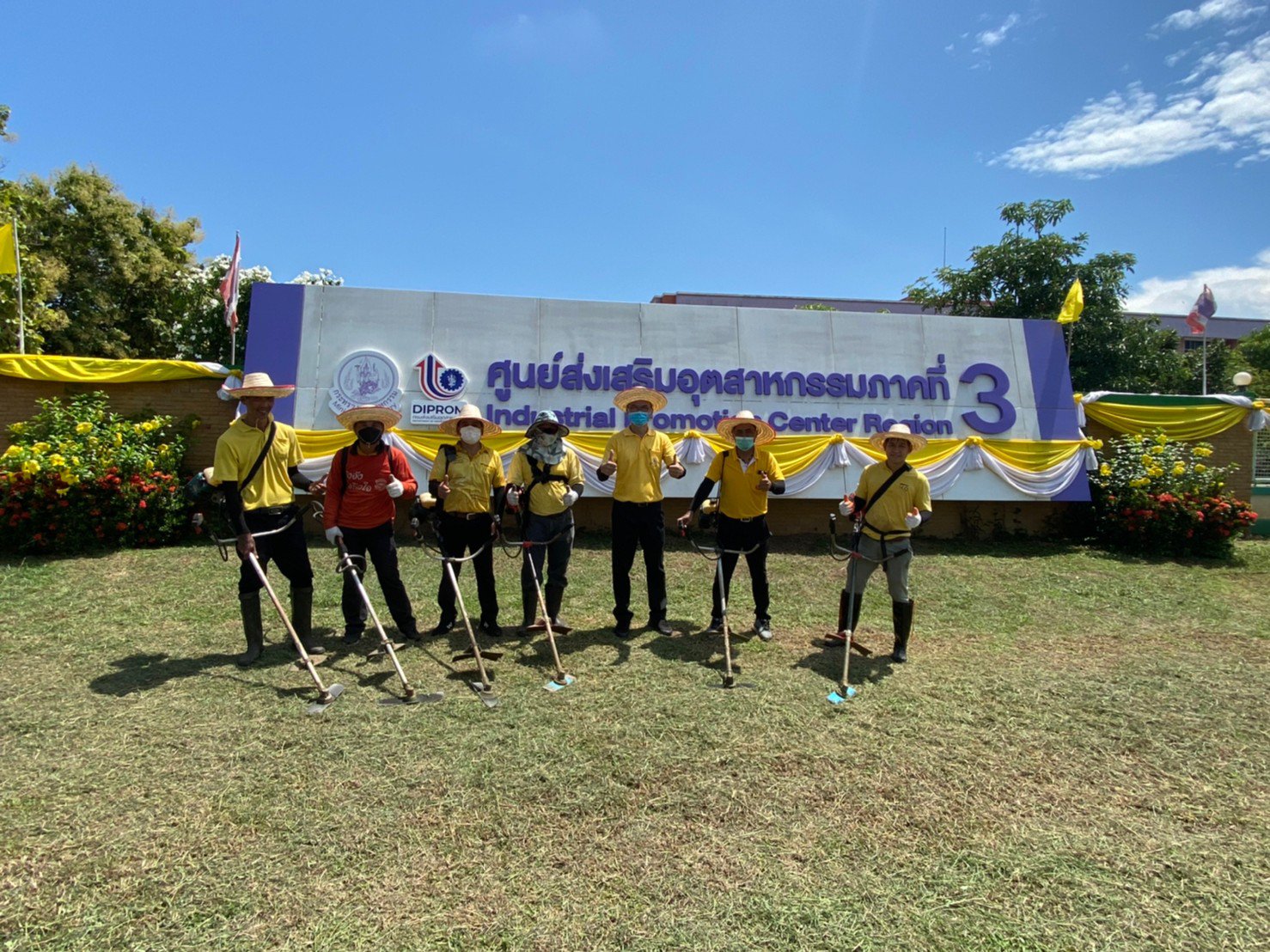 “อธิบดีณัฐพล” นำทีมดีพร้อมทั่วประเทศ! ทำกิจกรรมจิตอาสาทำความดีเพื่อสังคม ถวายเป็นพระราชกุศล เนื่องในโอกาสวันเฉลิมพระชนมพรรษา พระบาทสมเด็จพระเจ้าอยู่หัวฯ 