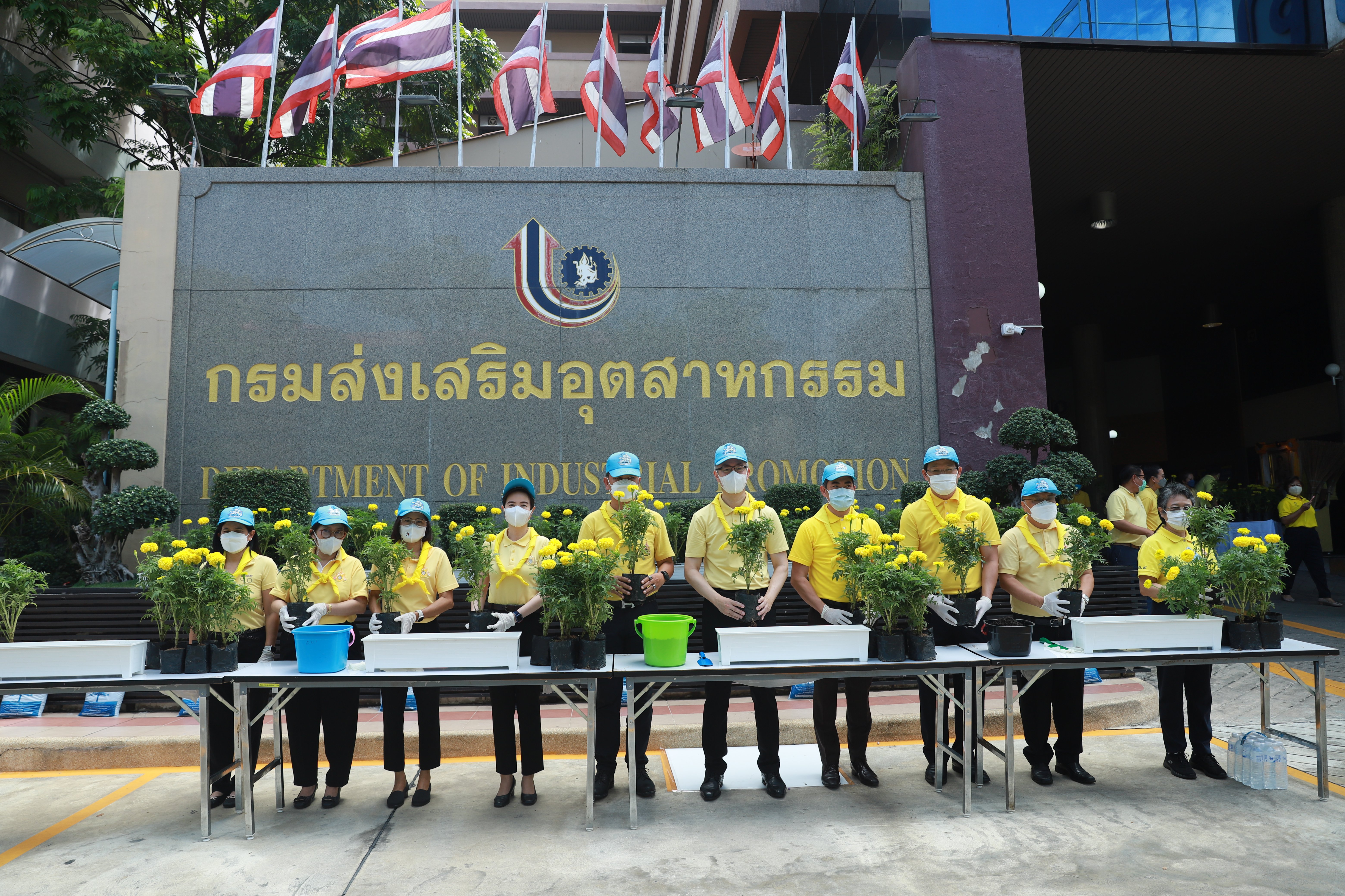 “อธิบดีณัฐพล” นำทีมดีพร้อมทั่วประเทศ! ทำกิจกรรมจิตอาสาทำความดีเพื่อสังคม ถวายเป็นพระราชกุศล เนื่องในโอกาสวันเฉลิมพระชนมพรรษา พระบาทสมเด็จพระเจ้าอยู่หัวฯ 