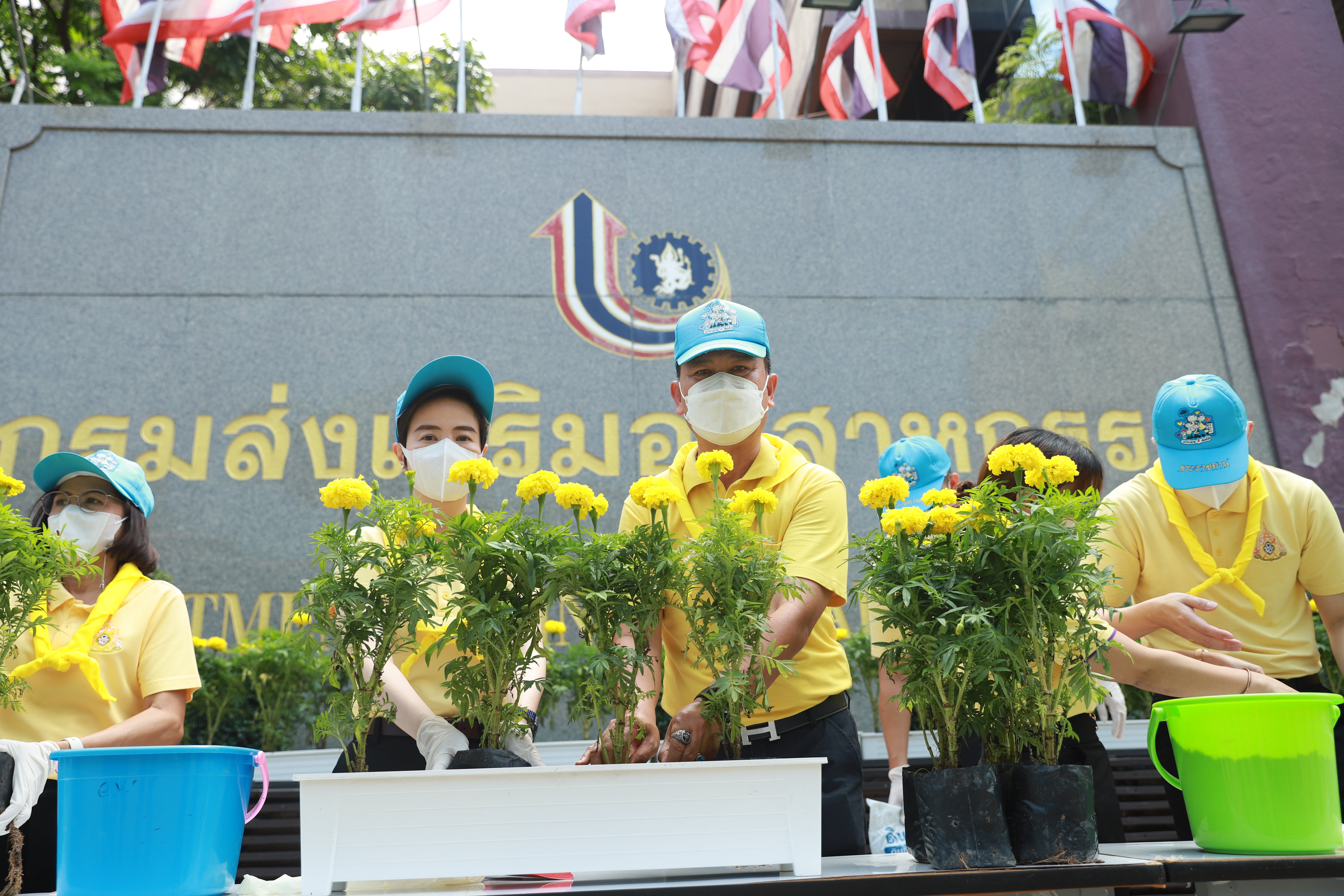 “อธิบดีณัฐพล” นำทีมดีพร้อมทั่วประเทศ! ทำกิจกรรมจิตอาสาทำความดีเพื่อสังคม ถวายเป็นพระราชกุศล เนื่องในโอกาสวันเฉลิมพระชนมพรรษา พระบาทสมเด็จพระเจ้าอยู่หัวฯ 