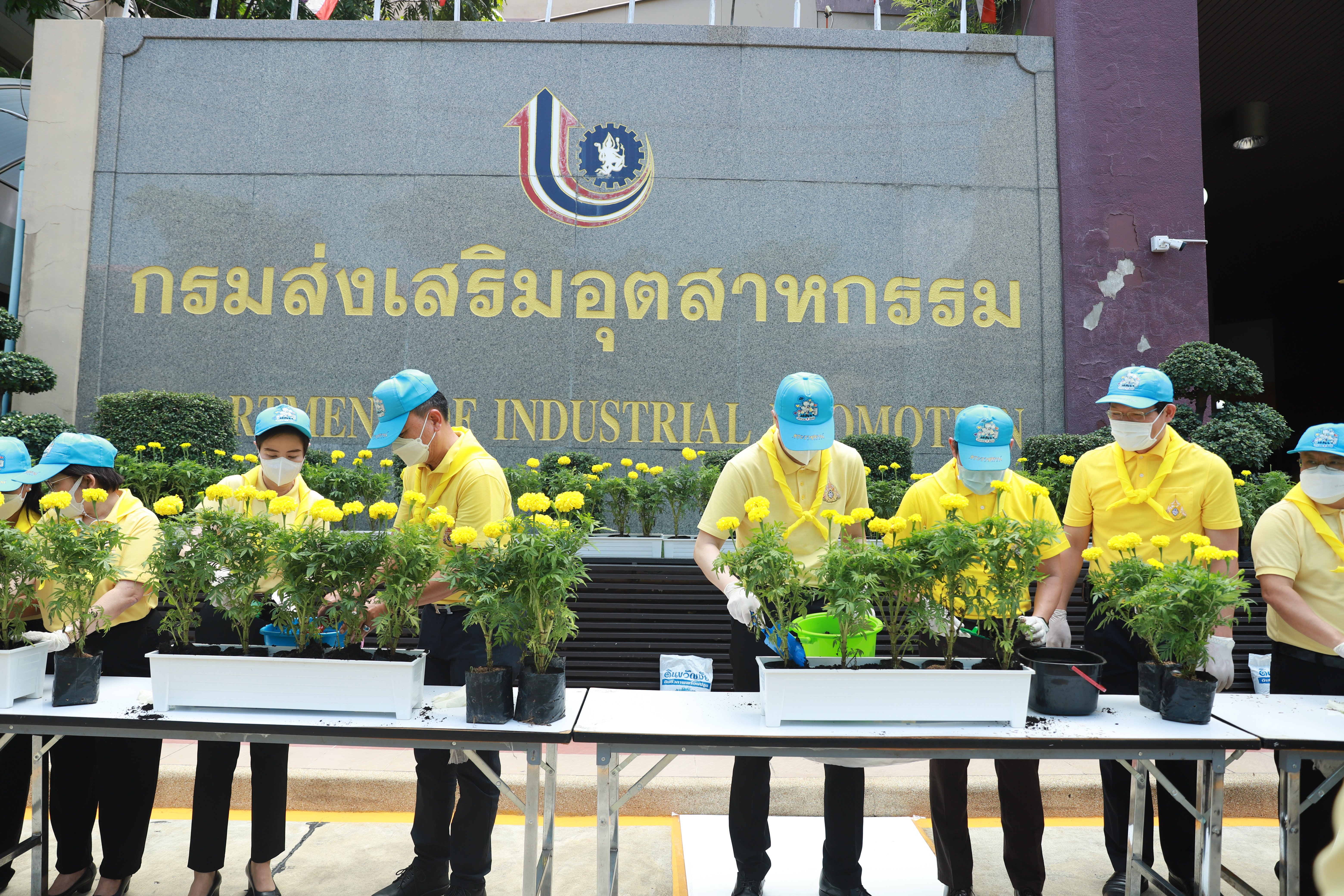 “อธิบดีณัฐพล” นำทีมดีพร้อมทั่วประเทศ! ทำกิจกรรมจิตอาสาทำความดีเพื่อสังคม ถวายเป็นพระราชกุศล เนื่องในโอกาสวันเฉลิมพระชนมพรรษา พระบาทสมเด็จพระเจ้าอยู่หัวฯ 