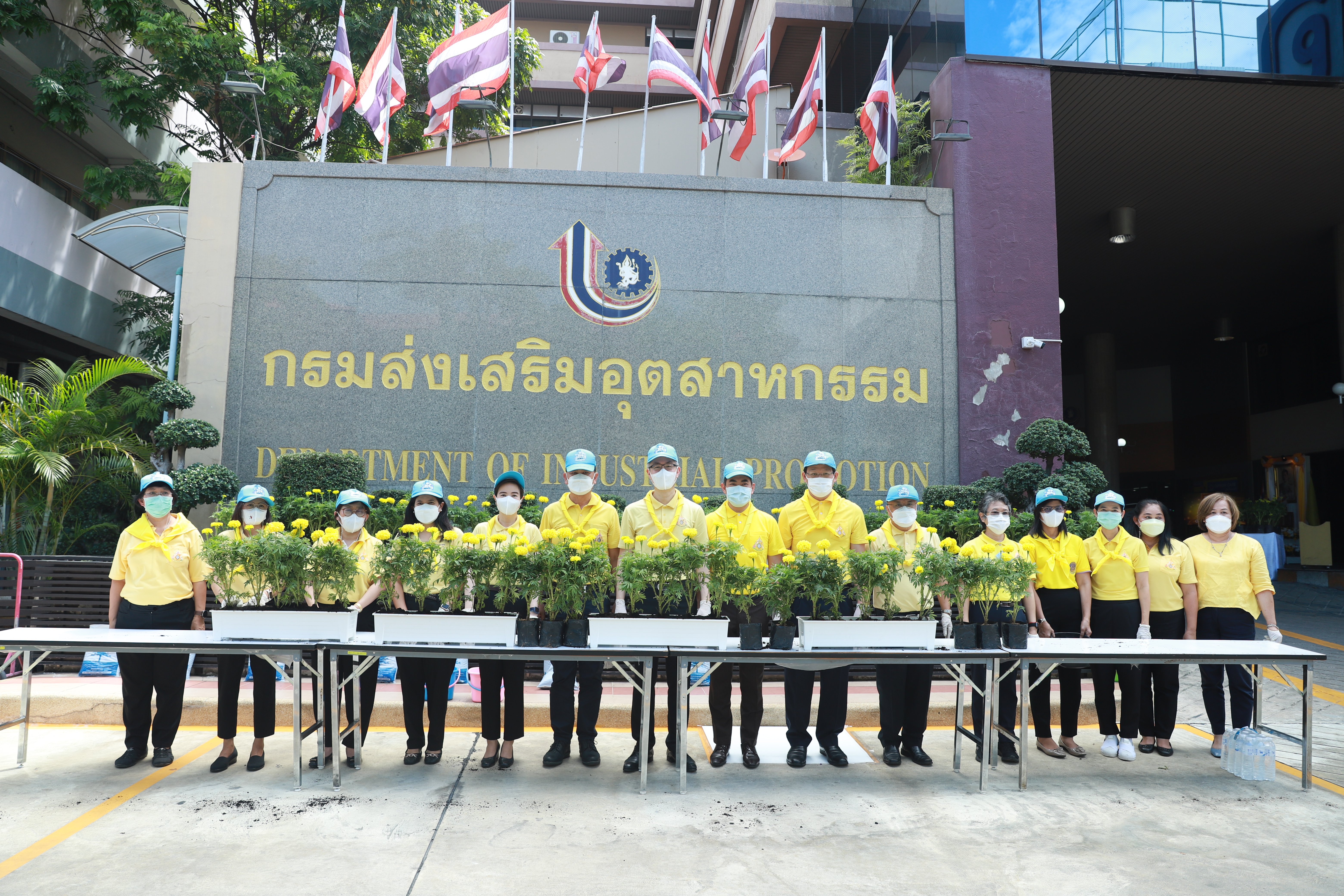 “อธิบดีณัฐพล” นำทีมดีพร้อมทั่วประเทศ! ทำกิจกรรมจิตอาสาทำความดีเพื่อสังคม ถวายเป็นพระราชกุศล เนื่องในโอกาสวันเฉลิมพระชนมพรรษา พระบาทสมเด็จพระเจ้าอยู่หัวฯ 