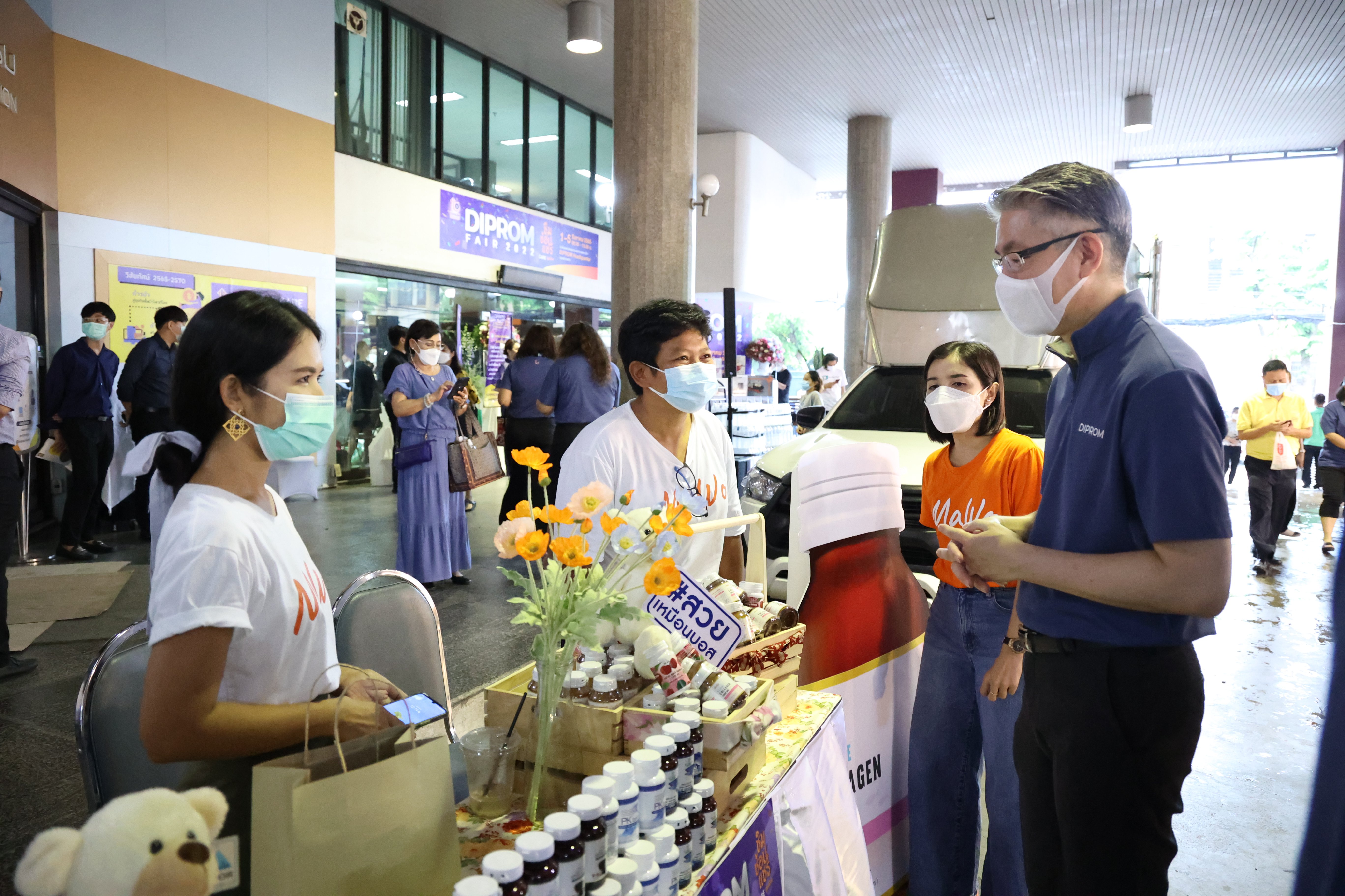 “อธิบดีณัฐพล” เปิดมหกรรม “ดีพร้อมแฟร์ 2022 - ชิม ช้อป แชร์ CARE ผู้บริโภค” หวังช่วย ผปก. เพิ่มช่องทางจำหน่าย-จับคู่ธุรกิจ คาดเงินสะพัดภายในงานกว่า 2 ลบ.