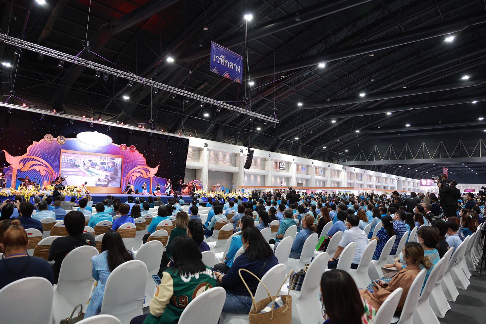 มท.1 เปิดบูธแรก “DIPROM“ พันธมิตรจัดงานศิลปาชีพ ประทีปไทย OTOP ก้าวไกลด้วยพระบารมี ชมอธิบดีณัฐพล นำทัพชุมชนดีพร้อม 40 ราย ต่อยอดอัตลักษณ์ผ้าถิ่นลายไทย พร้อมทดสอบตลาดสร้างรายได้ให้ชุมชน