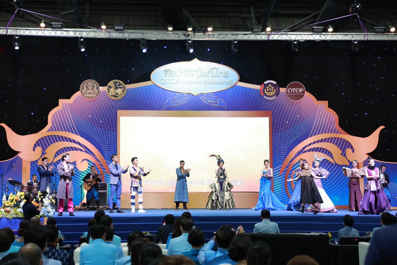 มท.1 เปิดบูธแรก “DIPROM“ พันธมิตรจัดงานศิลปาชีพ ประทีปไทย OTOP ก้าวไกลด้วยพระบารมี ชมอธิบดีณัฐพล นำทัพชุมชนดีพร้อม 40 ราย ต่อยอดอัตลักษณ์ผ้าถิ่นลายไทย พร้อมทดสอบตลาดสร้างรายได้ให้ชุมชน