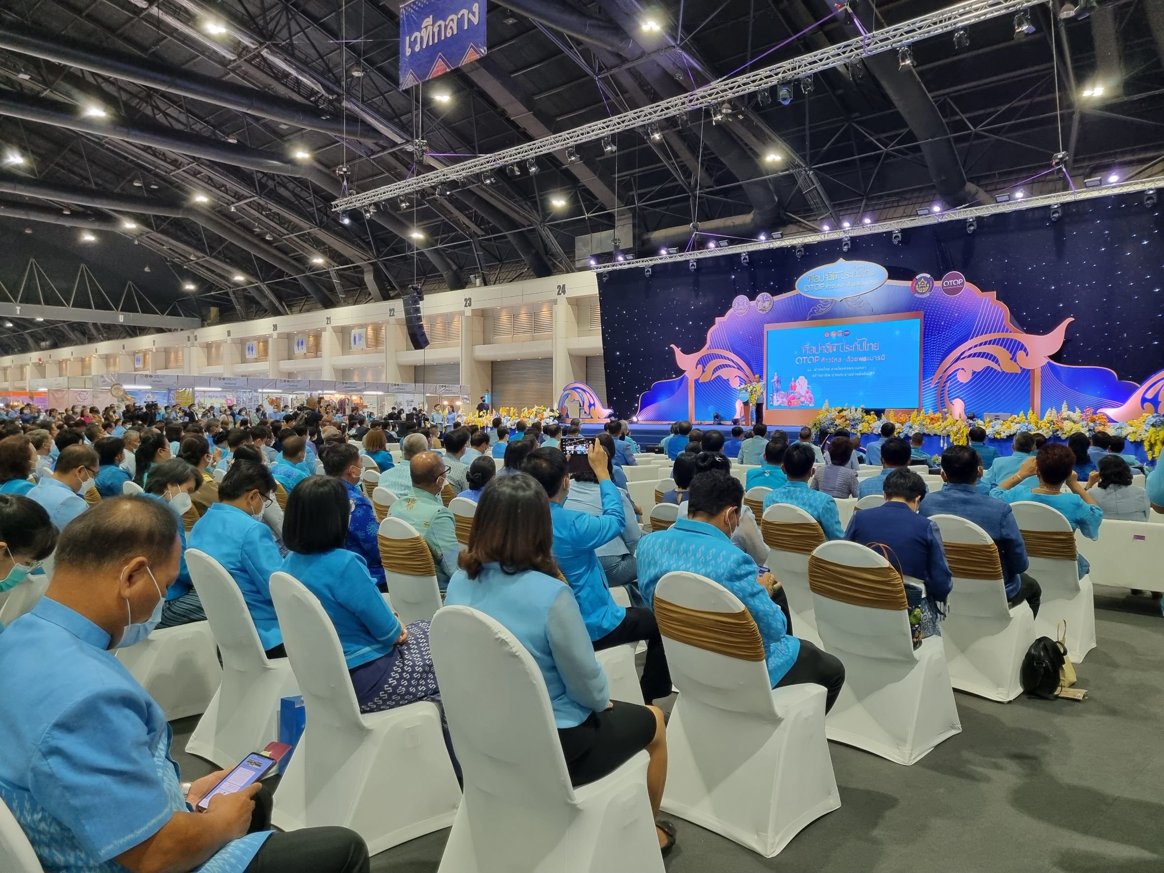 มท.1 เปิดบูธแรก “DIPROM“ พันธมิตรจัดงานศิลปาชีพ ประทีปไทย OTOP ก้าวไกลด้วยพระบารมี ชมอธิบดีณัฐพล นำทัพชุมชนดีพร้อม 40 ราย ต่อยอดอัตลักษณ์ผ้าถิ่นลายไทย พร้อมทดสอบตลาดสร้างรายได้ให้ชุมชน