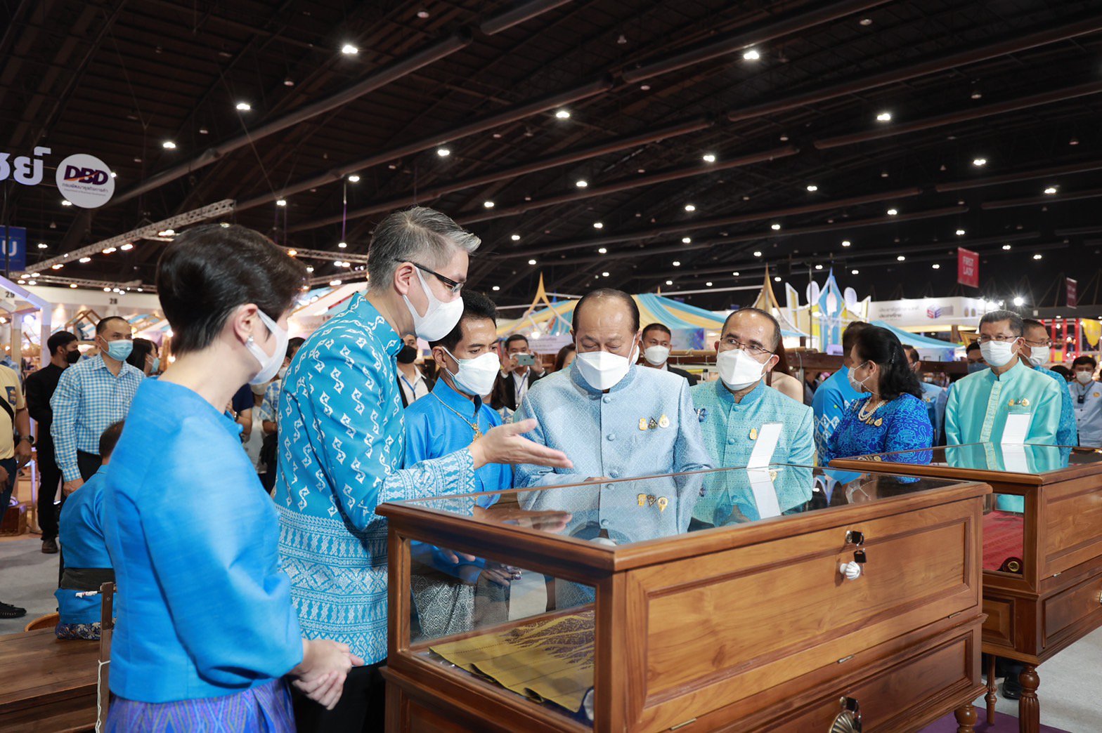 มท.1 เปิดบูธแรก “DIPROM“ พันธมิตรจัดงานศิลปาชีพ ประทีปไทย OTOP ก้าวไกลด้วยพระบารมี ชมอธิบดีณัฐพล นำทัพชุมชนดีพร้อม 40 ราย ต่อยอดอัตลักษณ์ผ้าถิ่นลายไทย พร้อมทดสอบตลาดสร้างรายได้ให้ชุมชน
