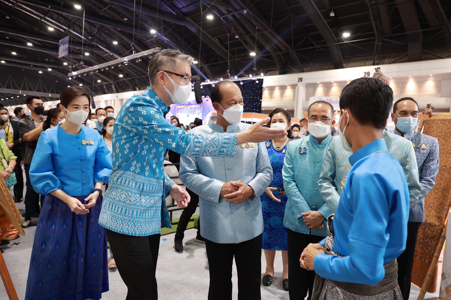 มท.1 เปิดบูธแรก “DIPROM“ พันธมิตรจัดงานศิลปาชีพ ประทีปไทย OTOP ก้าวไกลด้วยพระบารมี ชมอธิบดีณัฐพล นำทัพชุมชนดีพร้อม 40 ราย ต่อยอดอัตลักษณ์ผ้าถิ่นลายไทย พร้อมทดสอบตลาดสร้างรายได้ให้ชุมชน