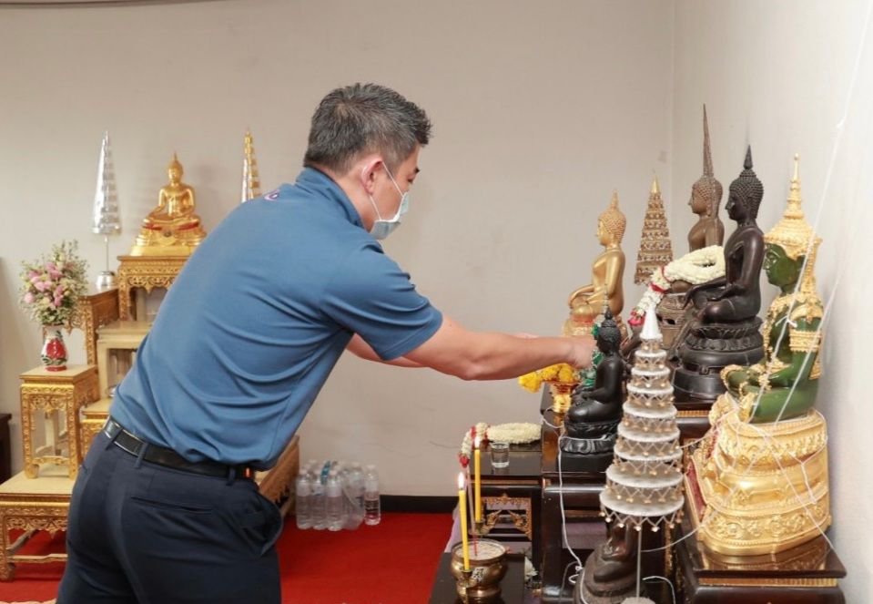 "อธิบดีณัฐพล" นำทีมชาวดีพร้อม ร่วมบวงสรวงสิ่งศักดิ์สิทธิ์ เตรียมสตาร์ท "โครงการพัฒนาอาชีพเสริม เพิ่มรายได้ให้ชุมชนดีพร้อม"
