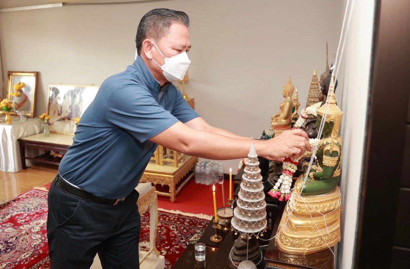 "อธิบดีณัฐพล" นำทีมชาวดีพร้อม ร่วมบวงสรวงสิ่งศักดิ์สิทธิ์ เตรียมสตาร์ท "โครงการพัฒนาอาชีพเสริม เพิ่มรายได้ให้ชุมชนดีพร้อม"
