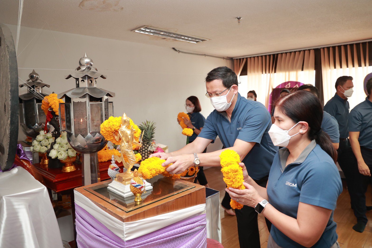 "อธิบดีณัฐพล" นำทีมชาวดีพร้อม ร่วมบวงสรวงสิ่งศักดิ์สิทธิ์ เตรียมสตาร์ท "โครงการพัฒนาอาชีพเสริม เพิ่มรายได้ให้ชุมชนดีพร้อม"