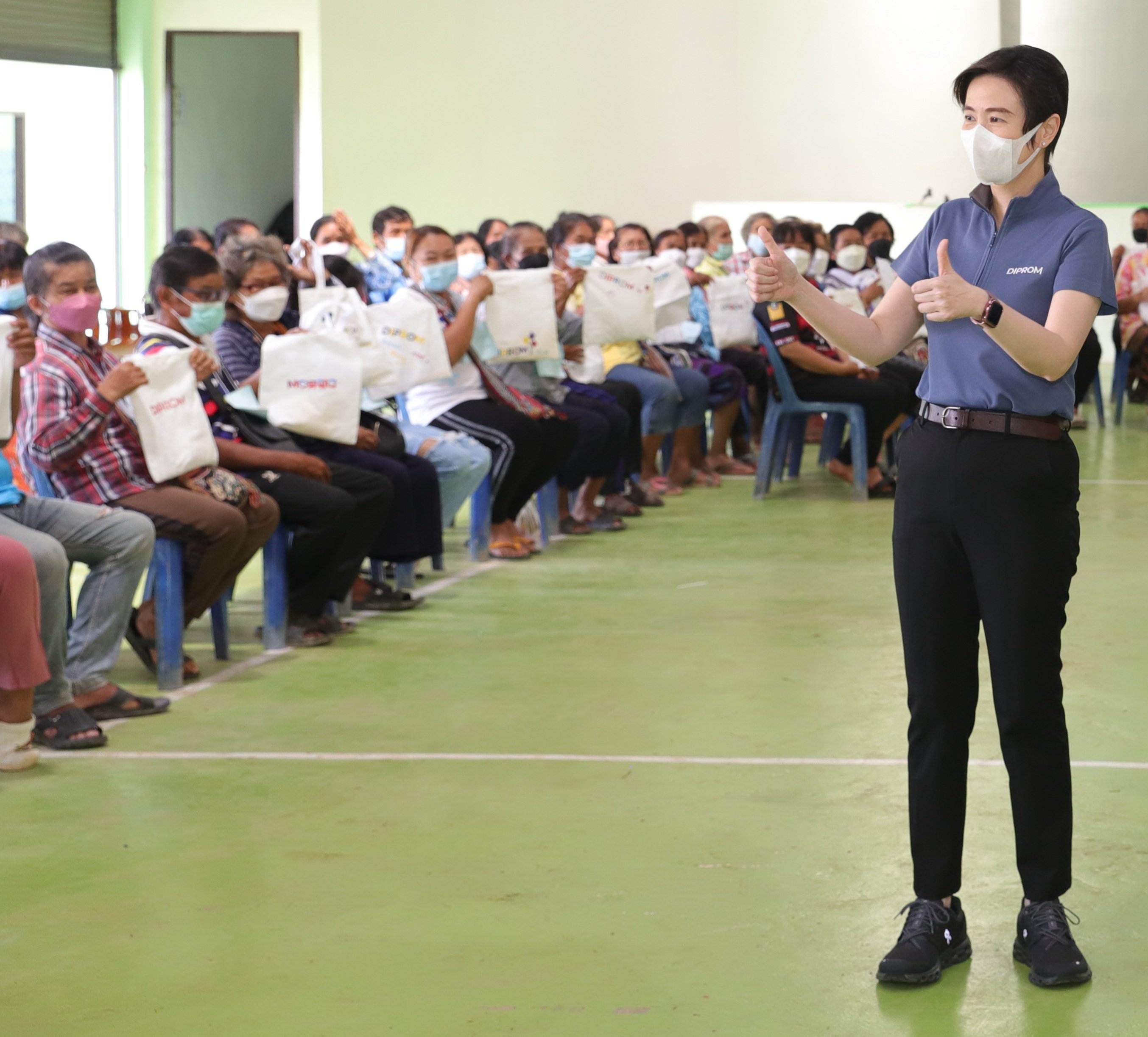 “ดีพร้อม” ลงพื้นที่ช่วยประชาชน เสริมทักษะ สร้างอาชีพดีพร้อม 82 จุดทั่วประเทศ 