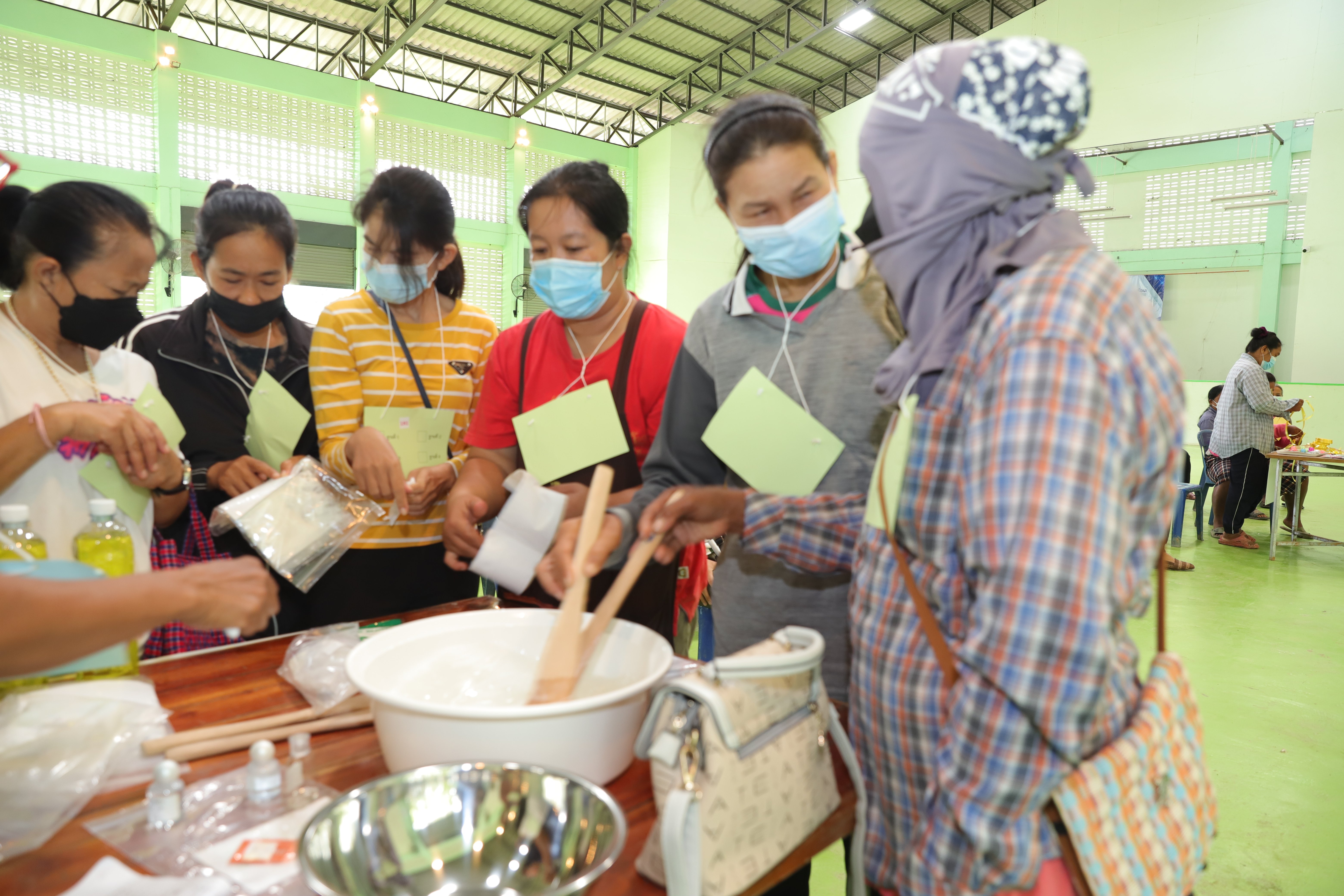 “ดีพร้อม” ลงพื้นที่ช่วยประชาชน เสริมทักษะ สร้างอาชีพดีพร้อม 82 จุดทั่วประเทศ 