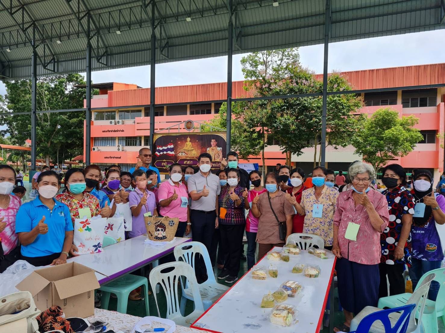 “ดีพร้อม” ลงพื้นที่ช่วยประชาชน เสริมทักษะ สร้างอาชีพดีพร้อม 82 จุดทั่วประเทศ 