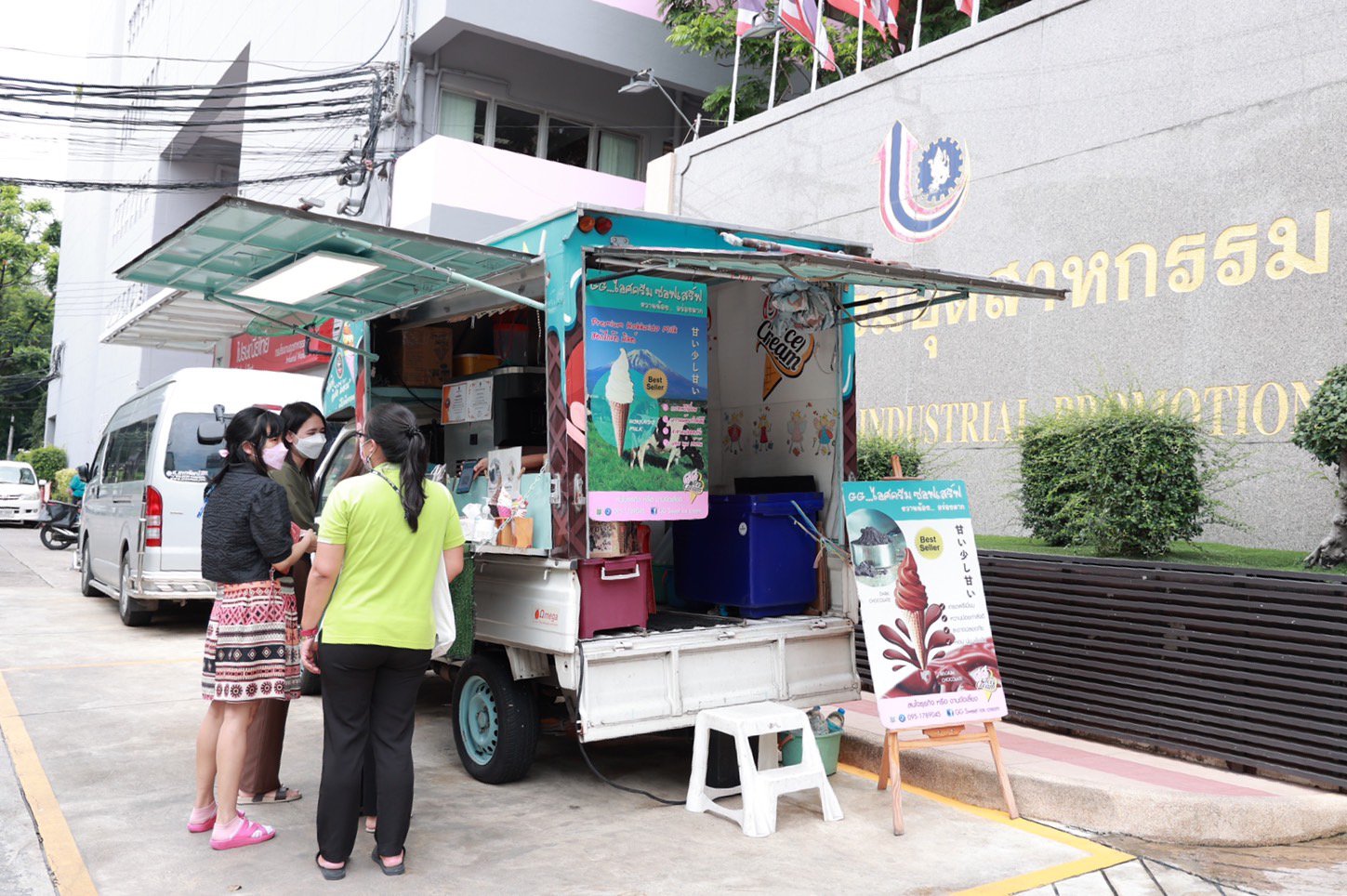 “อธิบดีณัฐพล” เปิดงาน พร้อมเปย์ ที่ DIPROM FAIR หวังช่วย ผปก. เพิ่มช่องทางการตลาด คาดเงินสะพัดภายในงานกว่า 1 ลบ.  กรุงเทพฯ 7 กันยายน 2565 - ดร.ณัฐพล รังสิตพล อธิบดีกรมส่งเสริมอุตสาหกรรม ให้เกียรติเป็นประธานเปิดกิจกรรมส่งเสริมการตลาด (Market Place) “พร้อมเ