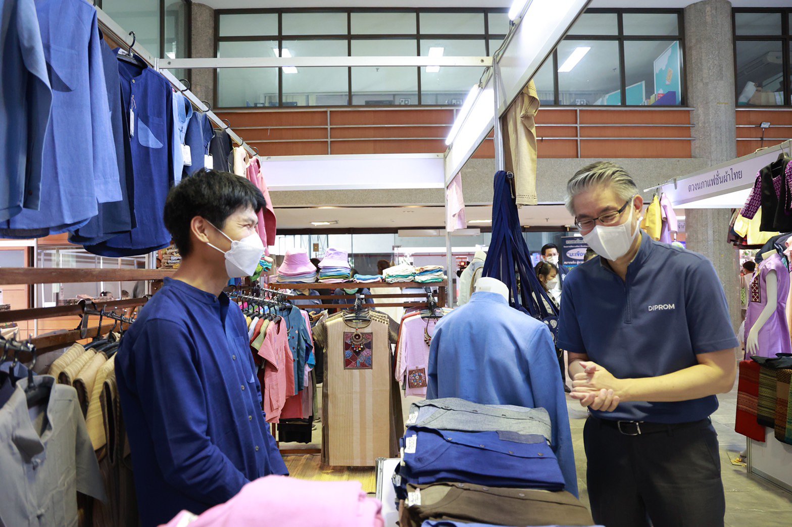 “อธิบดีณัฐพล” เปิดงาน พร้อมเปย์ ที่ DIPROM FAIR หวังช่วย ผปก. เพิ่มช่องทางการตลาด คาดเงินสะพัดภายในงานกว่า 1 ลบ.  กรุงเทพฯ 7 กันยายน 2565 - ดร.ณัฐพล รังสิตพล อธิบดีกรมส่งเสริมอุตสาหกรรม ให้เกียรติเป็นประธานเปิดกิจกรรมส่งเสริมการตลาด (Market Place) “พร้อมเ