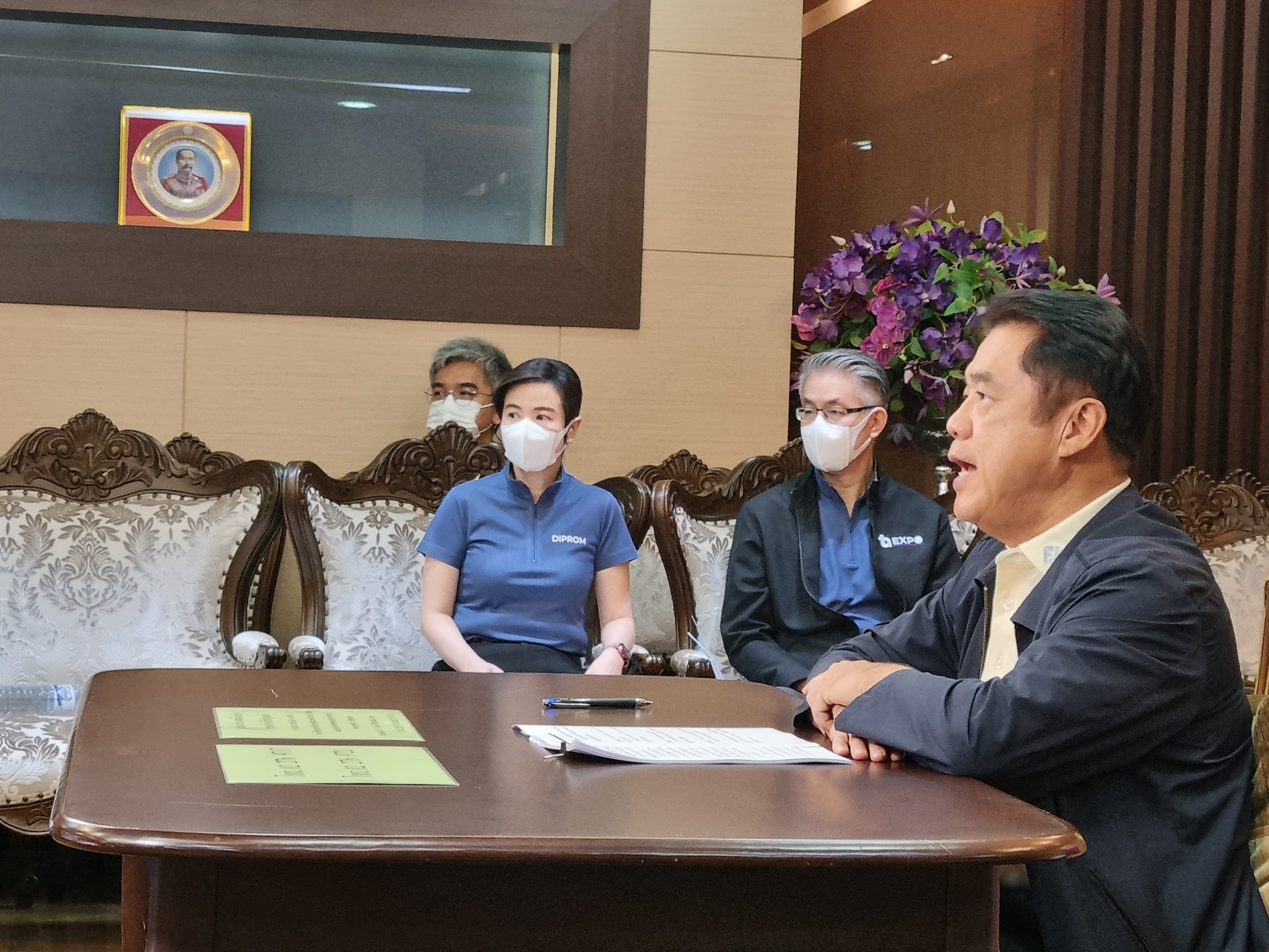 “รมว.สุริยะ” ร่วมจัดรายการ “คุยเรื่องบ้าน คุยเรื่องเมือง คุยทุกเรื่องกับรัฐมนตรี”