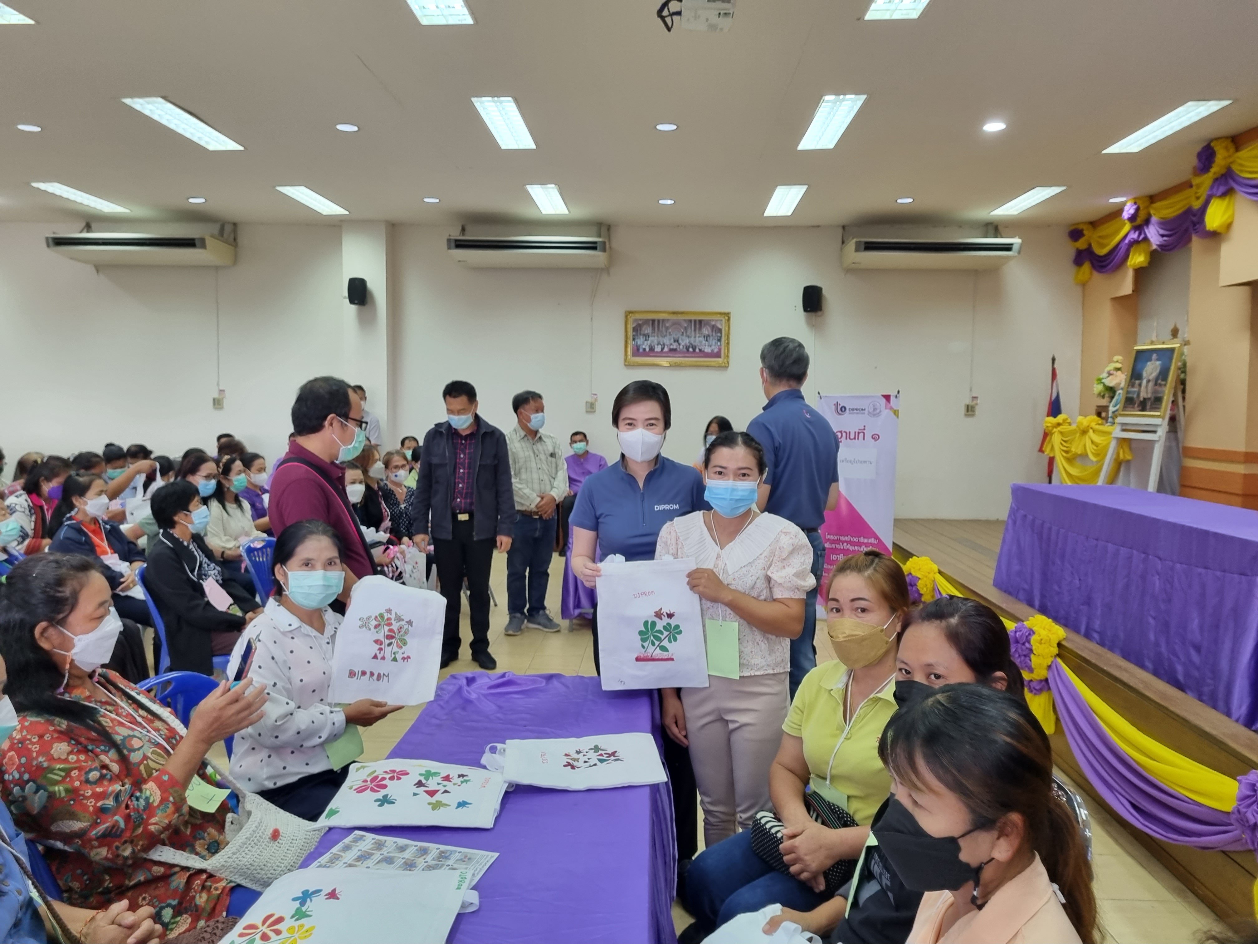 “อธิบดีณัฐพล” รุกช่วยประชาชนต่อเนื่อง สร้างอาชีพดีพร้อม ไปแล้วกว่า 180,000 ราย ในพื้นที่ 46 จังหวัด 906 จุดทั่วประเทศ  