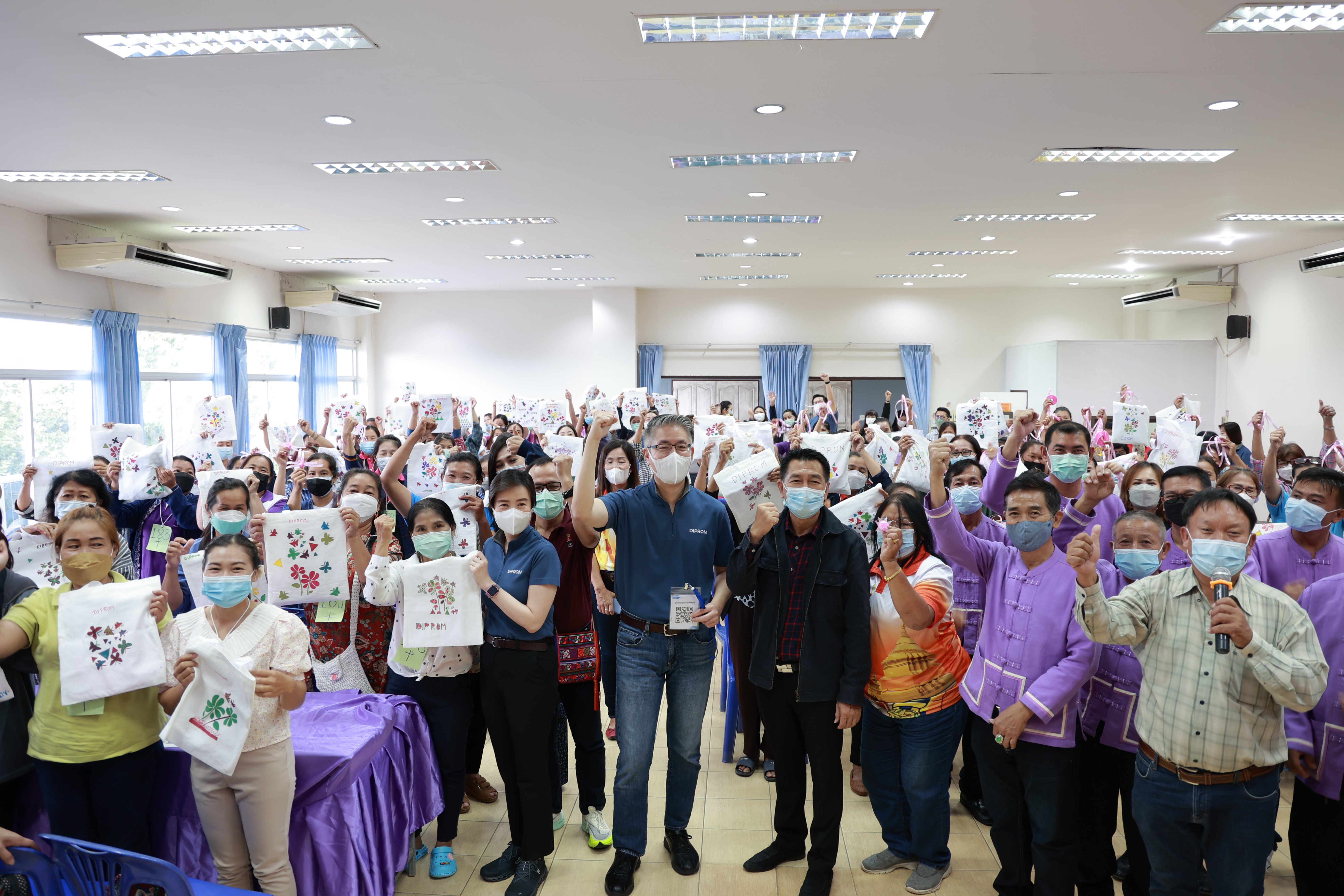 “อธิบดีณัฐพล” รุกช่วยประชาชนต่อเนื่อง สร้างอาชีพดีพร้อม ไปแล้วกว่า 180,000 ราย ในพื้นที่ 46 จังหวัด 906 จุดทั่วประเทศ  