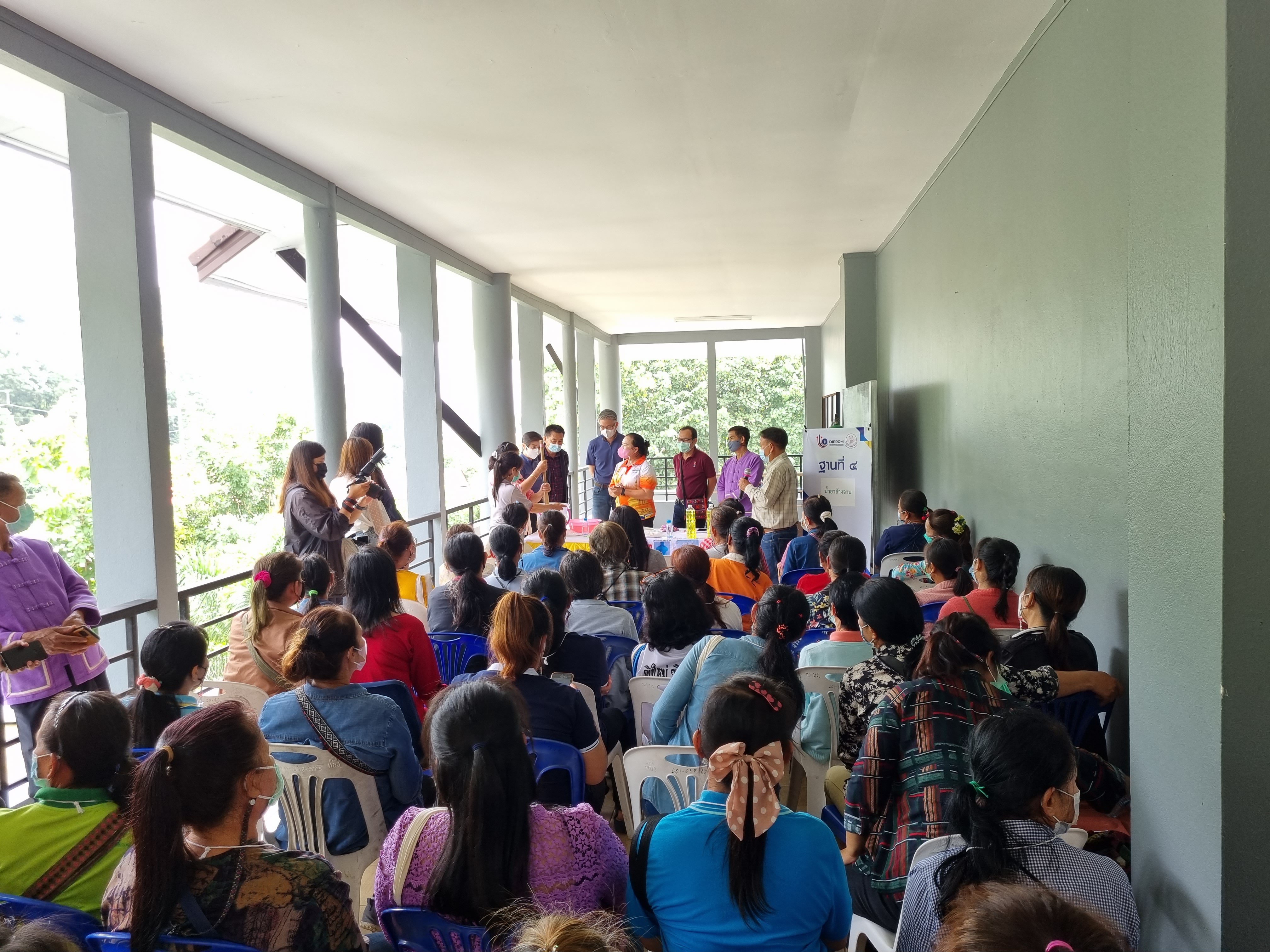 “อธิบดีณัฐพล” รุกช่วยประชาชนต่อเนื่อง สร้างอาชีพดีพร้อม ไปแล้วกว่า 180,000 ราย ในพื้นที่ 46 จังหวัด 906 จุดทั่วประเทศ  