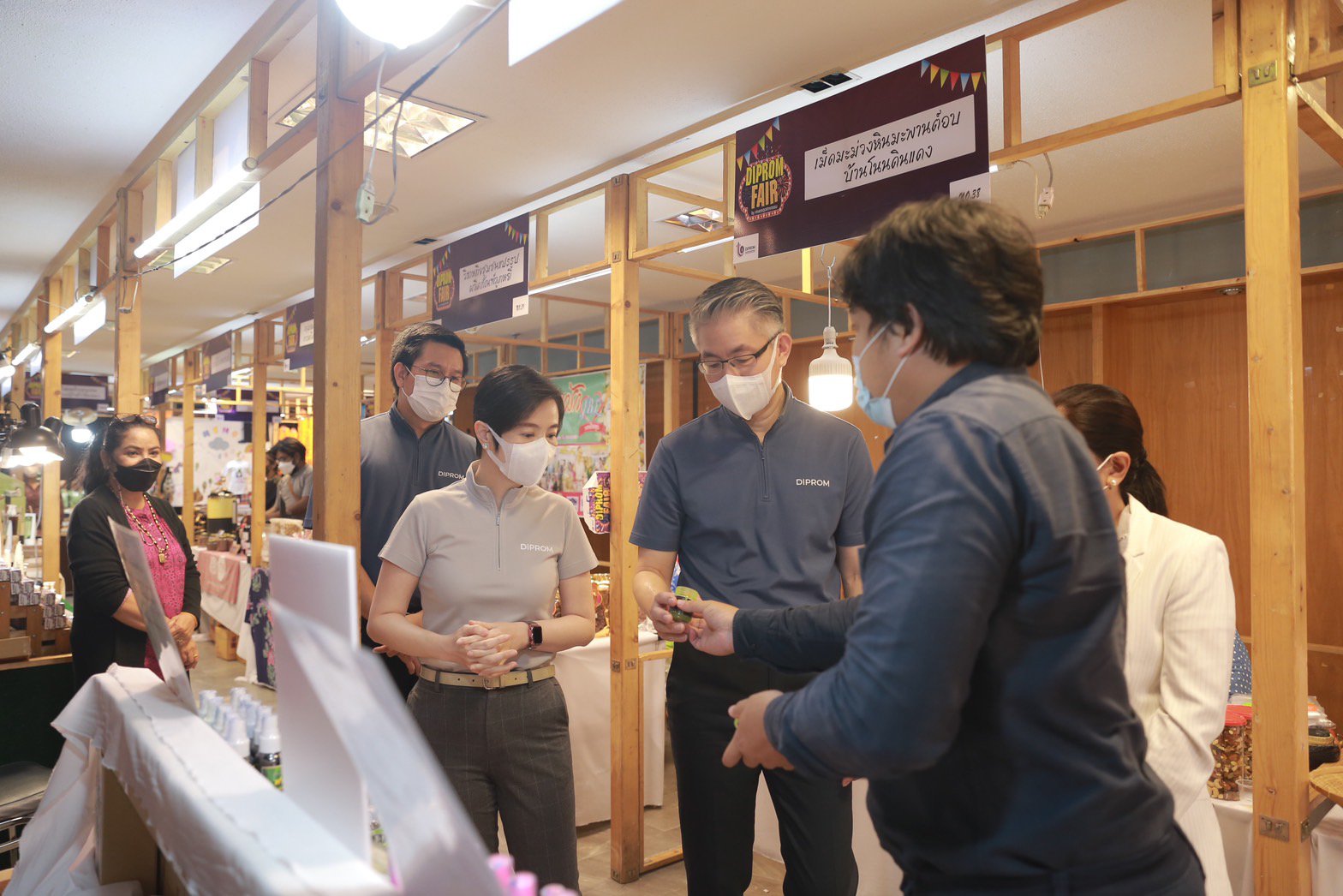 'อธิบดีณัฐพล' เยี่ยมชมบูธผู้ประกอบการเกษตรอุตสาหกรรม ในงาน “DIPROM FAIR” 