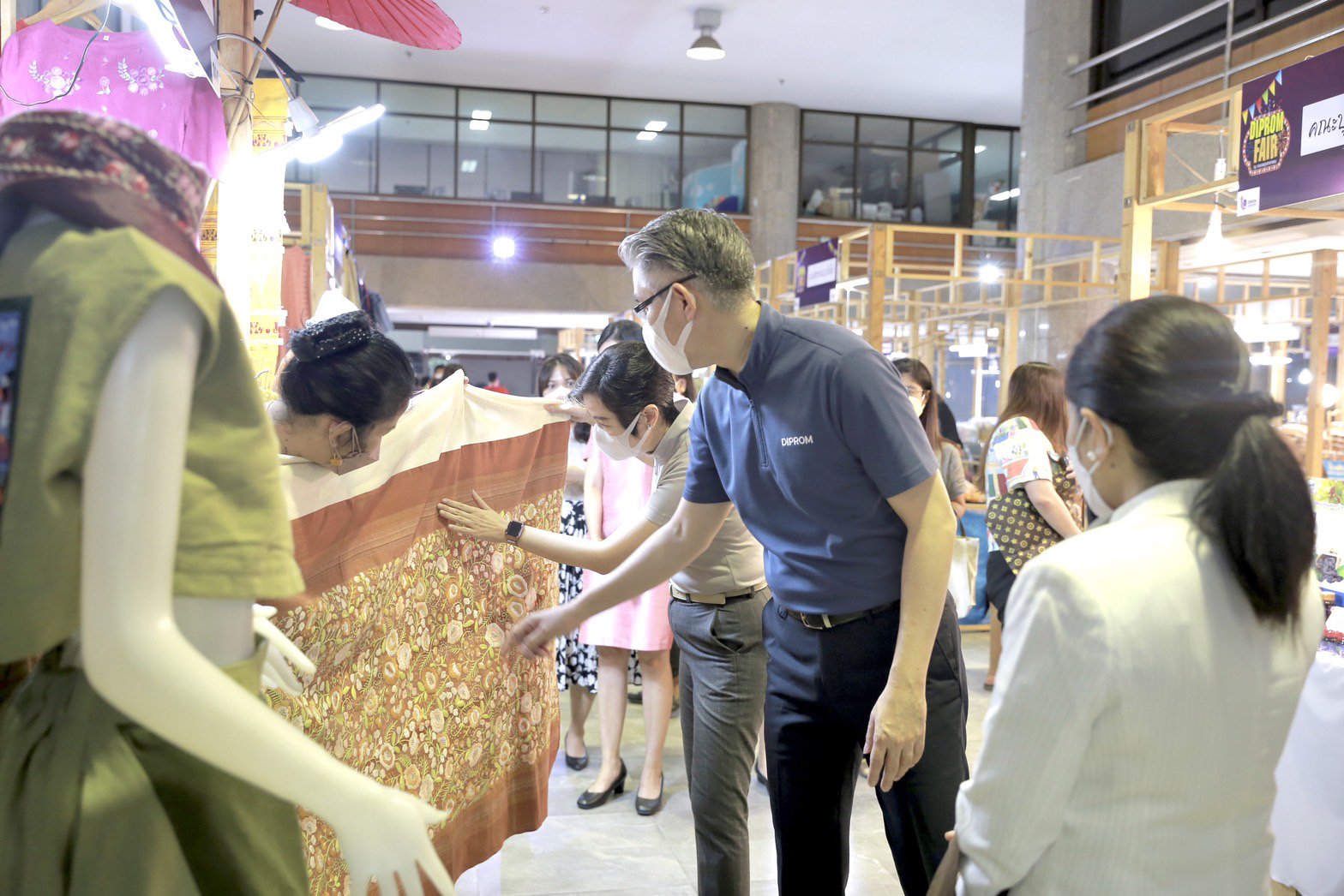 'อธิบดีณัฐพล' เยี่ยมชมบูธผู้ประกอบการเกษตรอุตสาหกรรม ในงาน “DIPROM FAIR” 