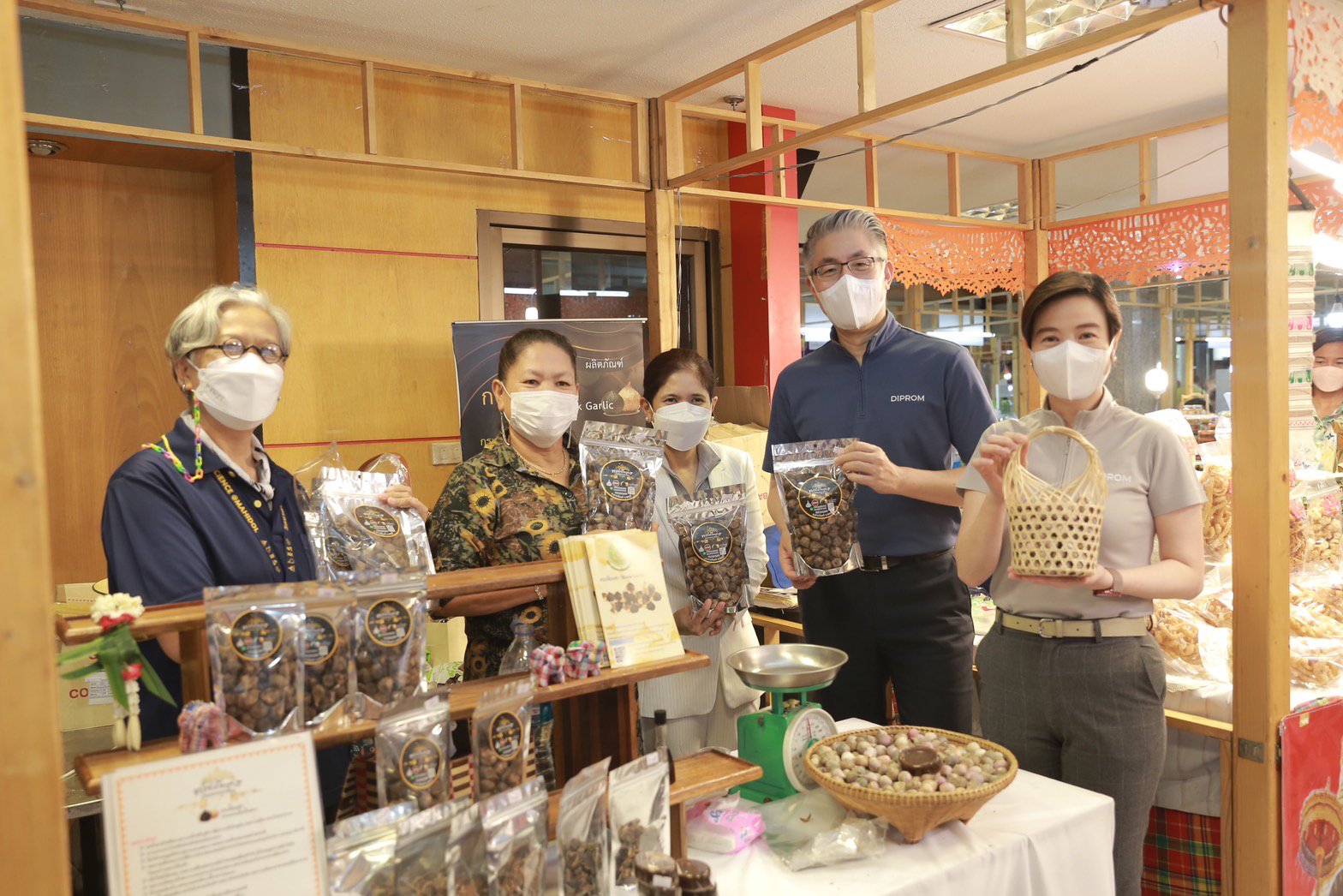 'อธิบดีณัฐพล' เยี่ยมชมบูธผู้ประกอบการเกษตรอุตสาหกรรม ในงาน “DIPROM FAIR” 