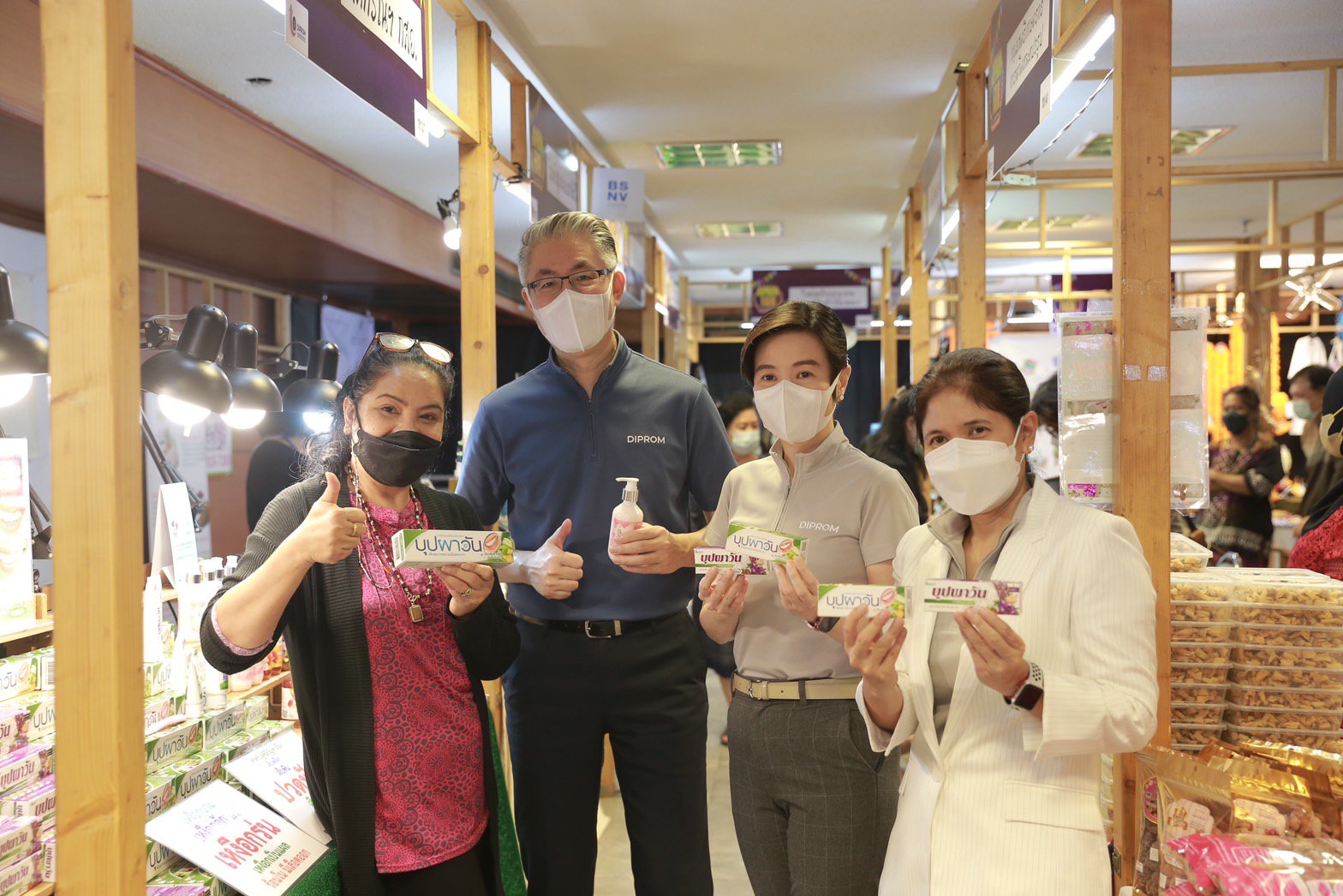 'อธิบดีณัฐพล' เยี่ยมชมบูธผู้ประกอบการเกษตรอุตสาหกรรม ในงาน “DIPROM FAIR” 