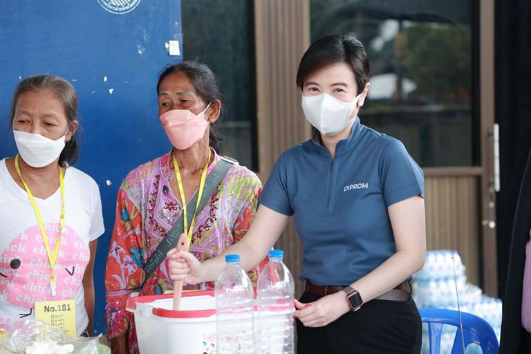 “อธิบดีณัฐพล” นำทีมดีพร้อมเยือนสระบุรี ลุยฝึกทักษะสร้างรายได้ชาวบ้านหน้าพระลาน ผ่าน "อาชีพดีพร้อม"